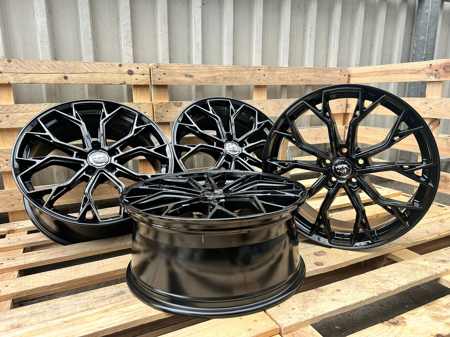 Damina DM18 19 Zoll Schwarz Glanz 8,5x19 ET45 5/112