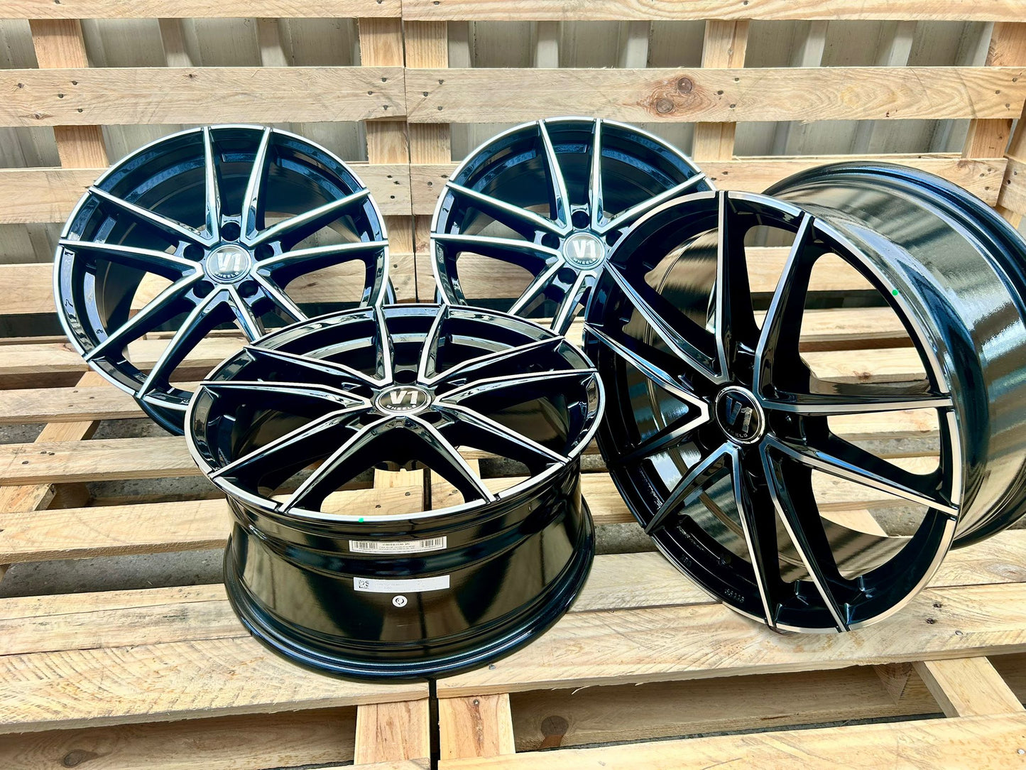 V1 Wheels V3 18 Zoll Schwarz Poliert 8,0x18 ET30 5/112