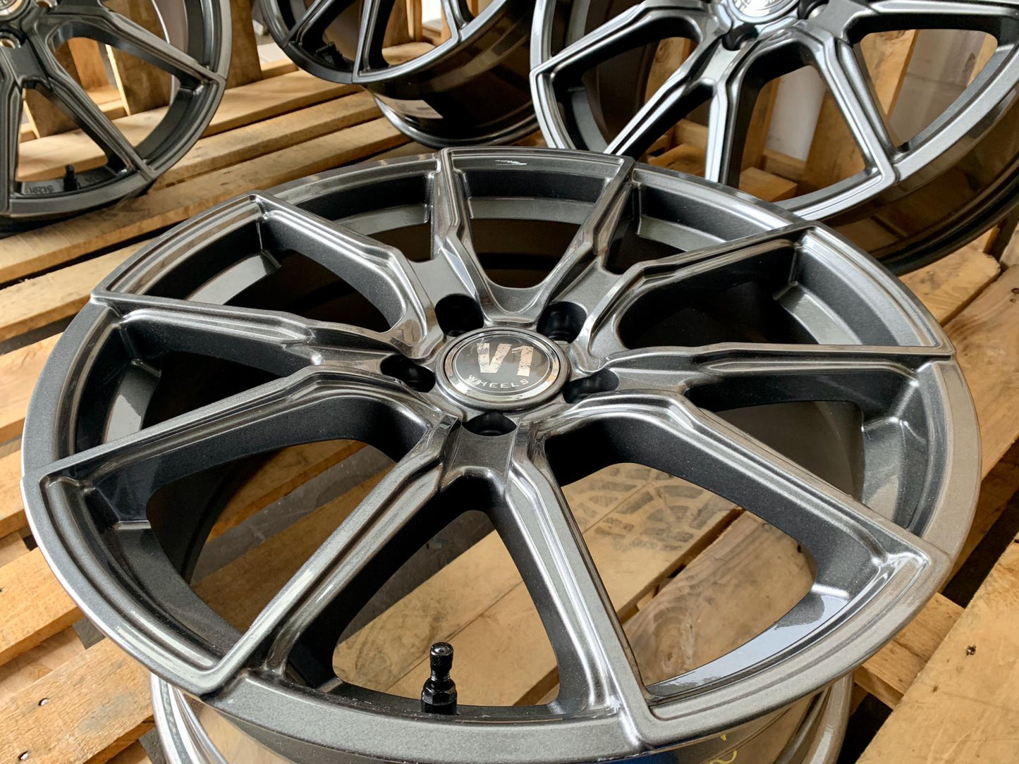 V1 Wheels V1 Felgen 18 Zoll Daytona Grau 8,0x18 ET35 5/112