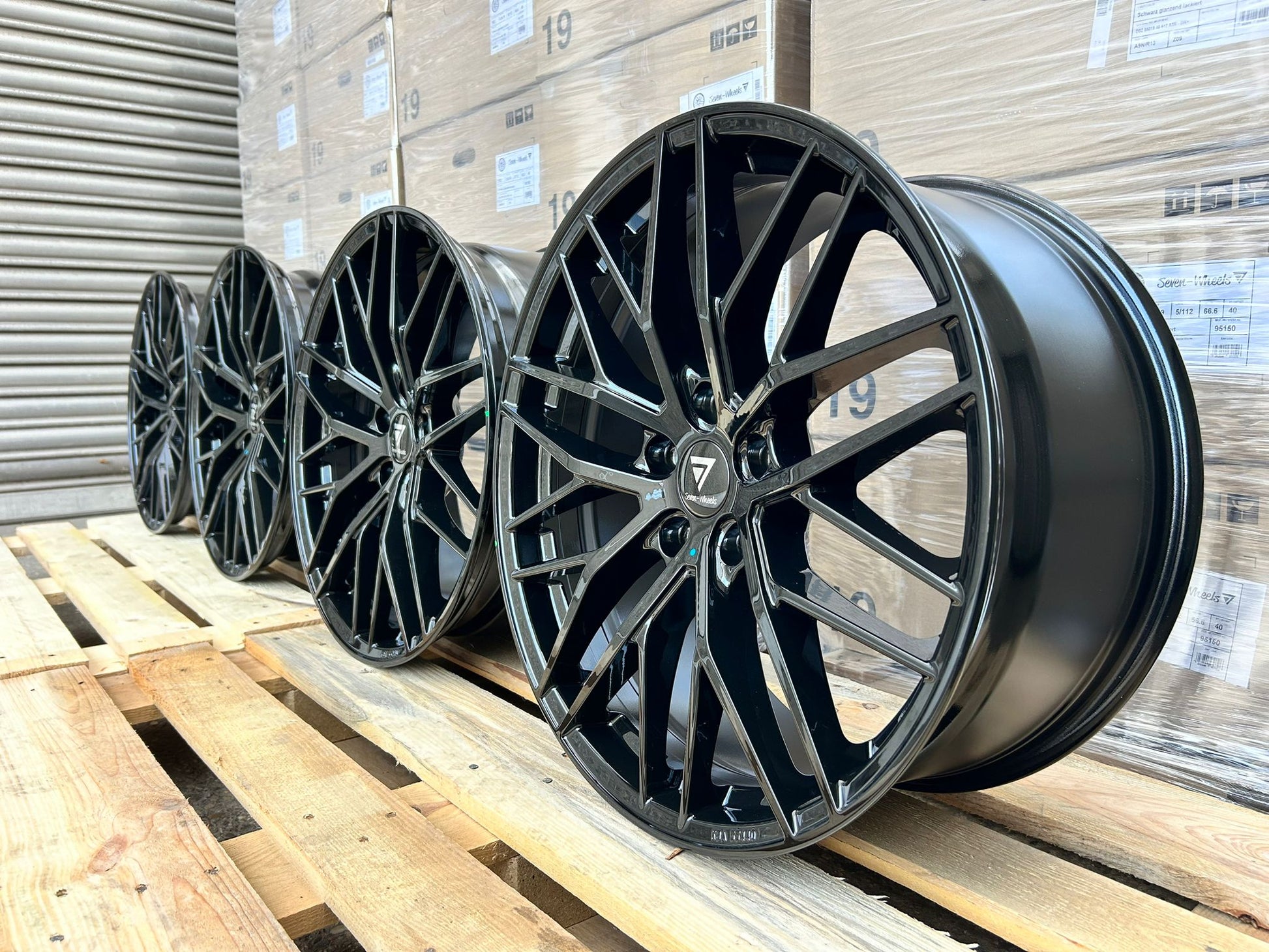 V1 Wheels DS2 #95156 Schwarz Glanz 9x20 ET45 5x120 für VW T5 T6 Multivan, Caravelle und VW Amarok - x-tyres