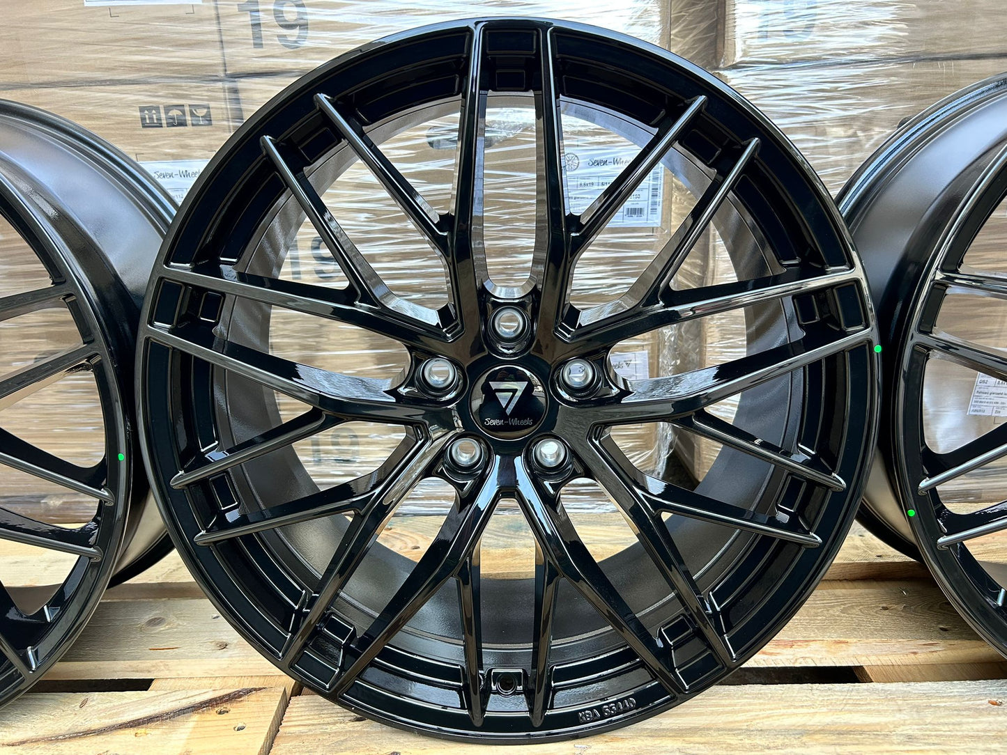 V1 Wheels DS2 #95156 Schwarz Glanz 9x20 ET45 5x120 für VW T5 T6 Multivan, Caravelle und VW Amarok - x-tyres