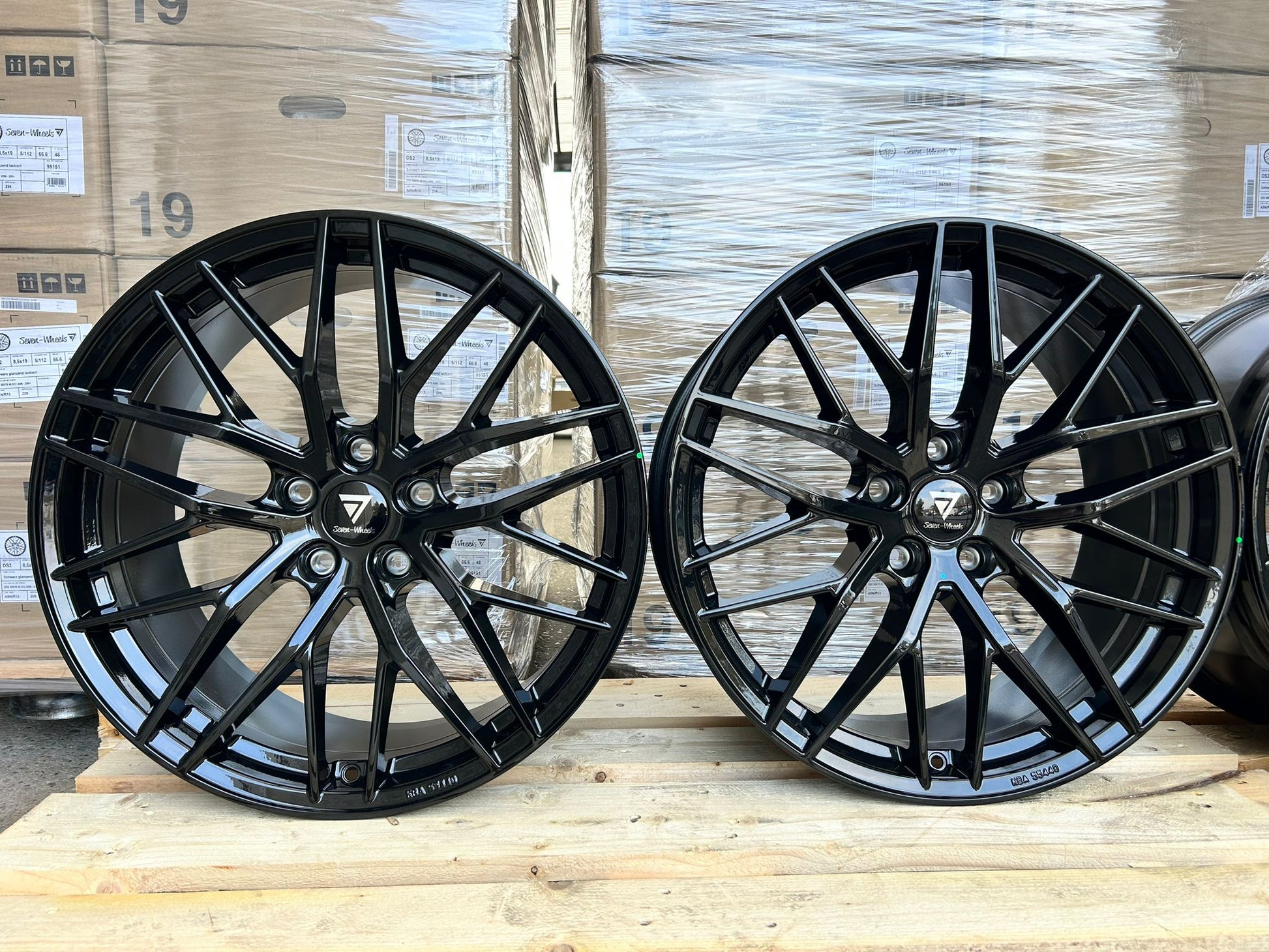 V1 Wheels DS2 #95156 Schwarz Glanz 9x20 ET45 5x120 für VW T5 T6 Multivan, Caravelle und VW Amarok - x-tyres