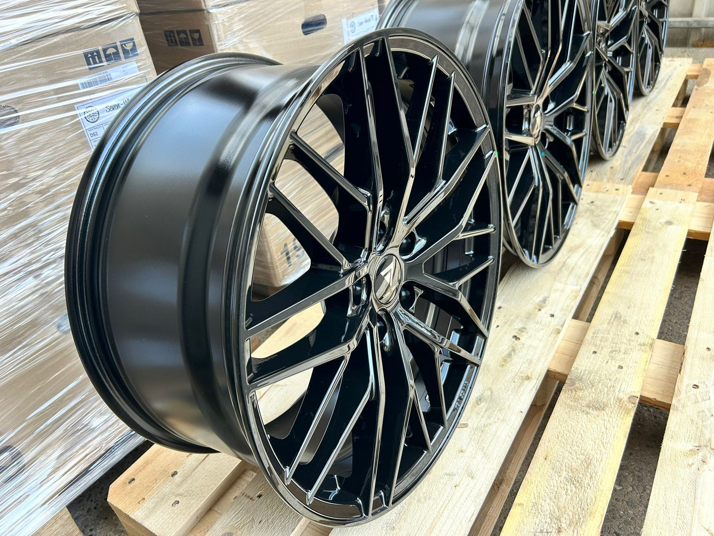 V1 Wheels DS2 #95156 Schwarz Glanz 9x20 ET45 5x120 für VW T5 T6 Multivan, Caravelle und VW Amarok - x-tyres