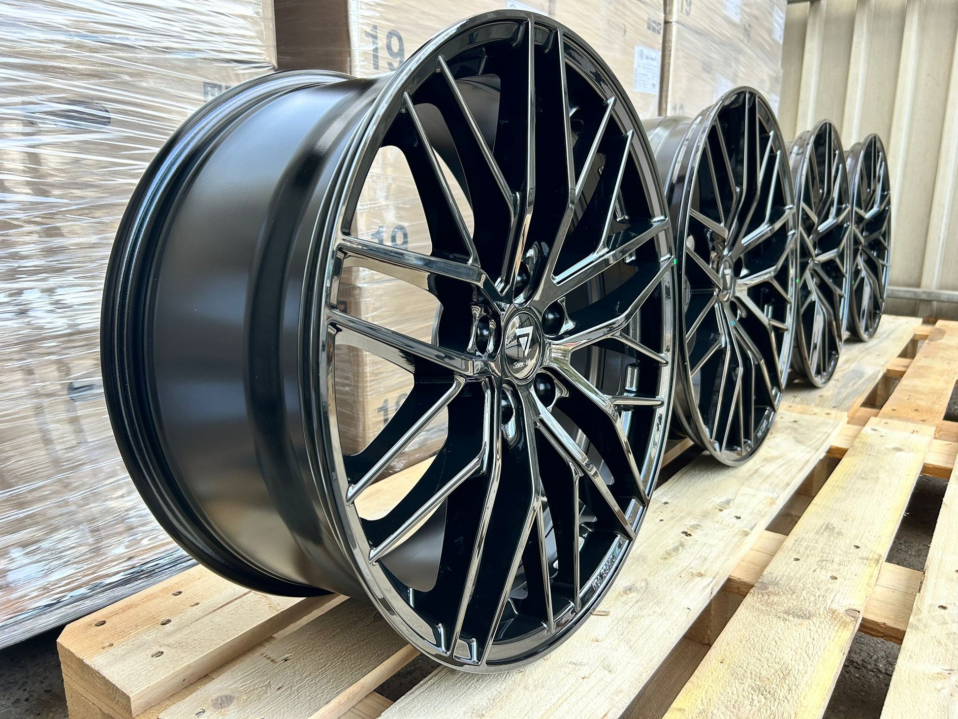 V1 Wheels DS2 #95156 Schwarz Glanz 9x20 ET45 5x120 für VW T5 T6 Multivan, Caravelle und VW Amarok - x-tyres
