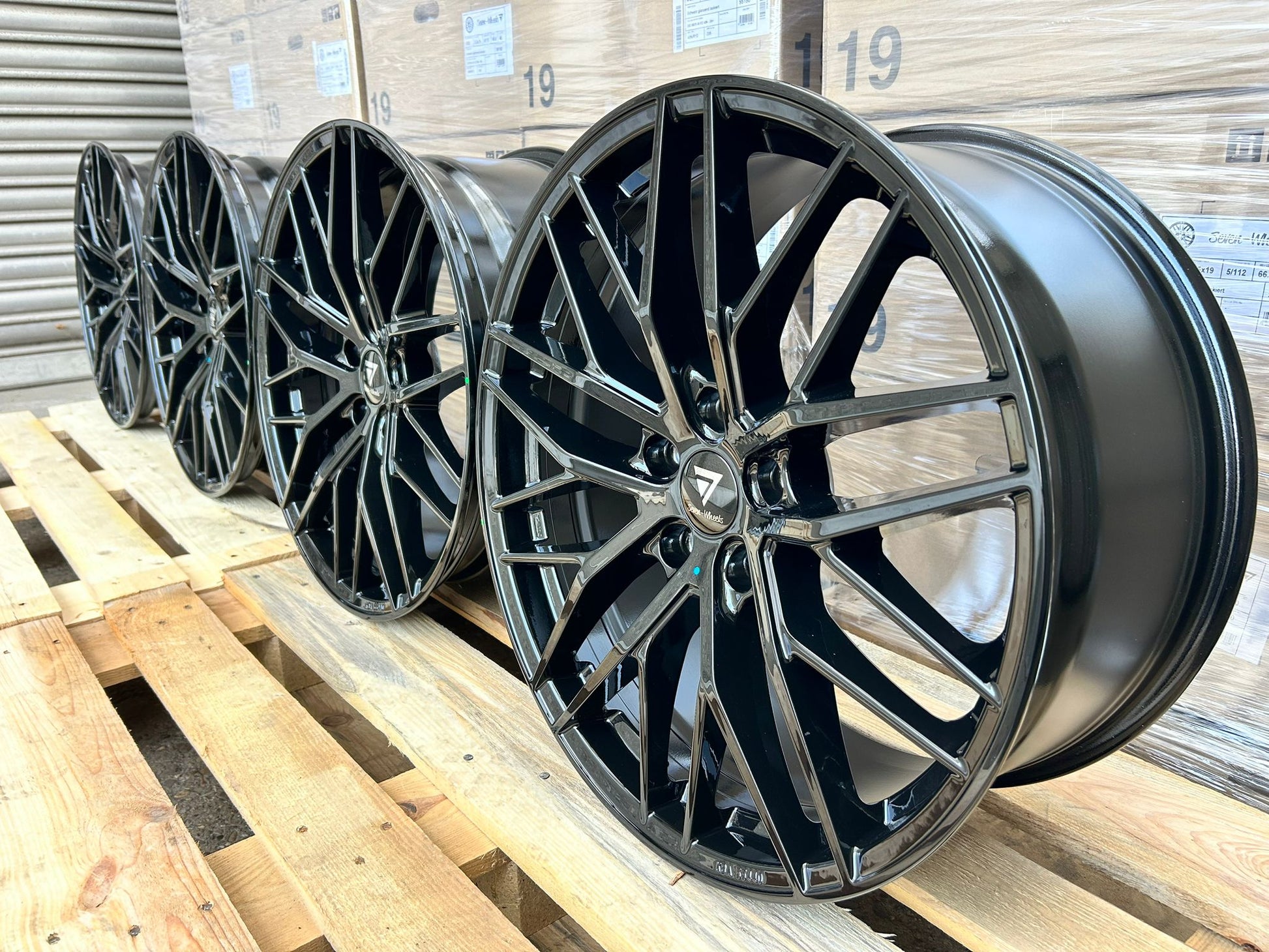 V1 Wheels DS2 #95156 Schwarz Glanz 9x20 ET45 5x120 für VW T5 T6 Multivan, Caravelle und VW Amarok - x-tyres