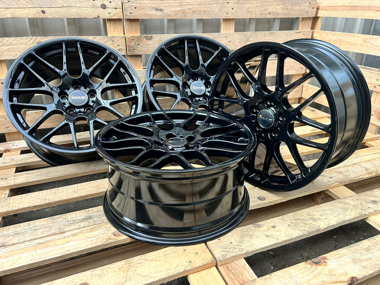 Avus AC- MB4 19 Zoll Schwarz Glänzend 8,5 und 9,5x19 ET37 5/120