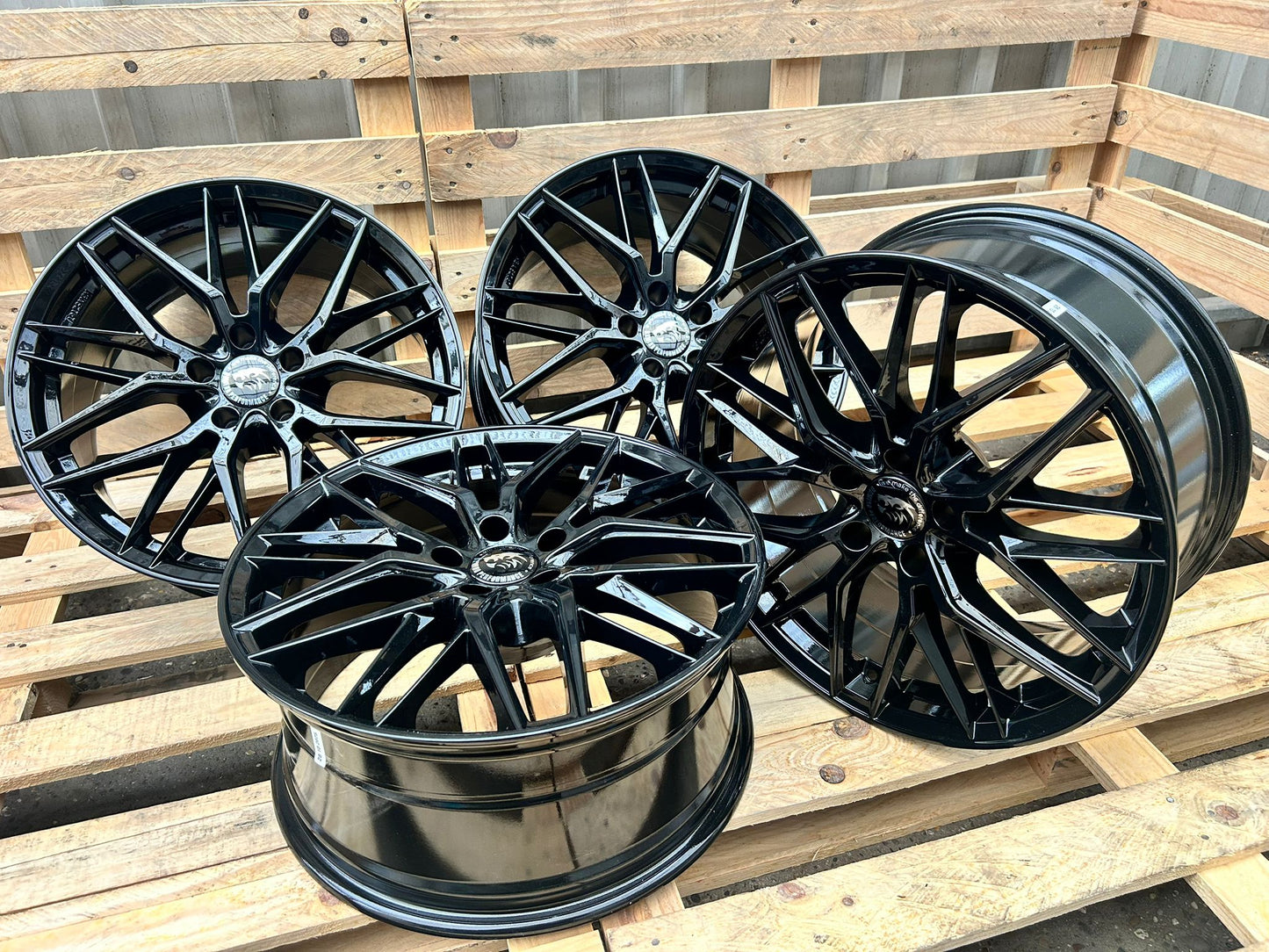 4er Satz Damina DM08 18 Zoll Schwarz Glanz ET45
