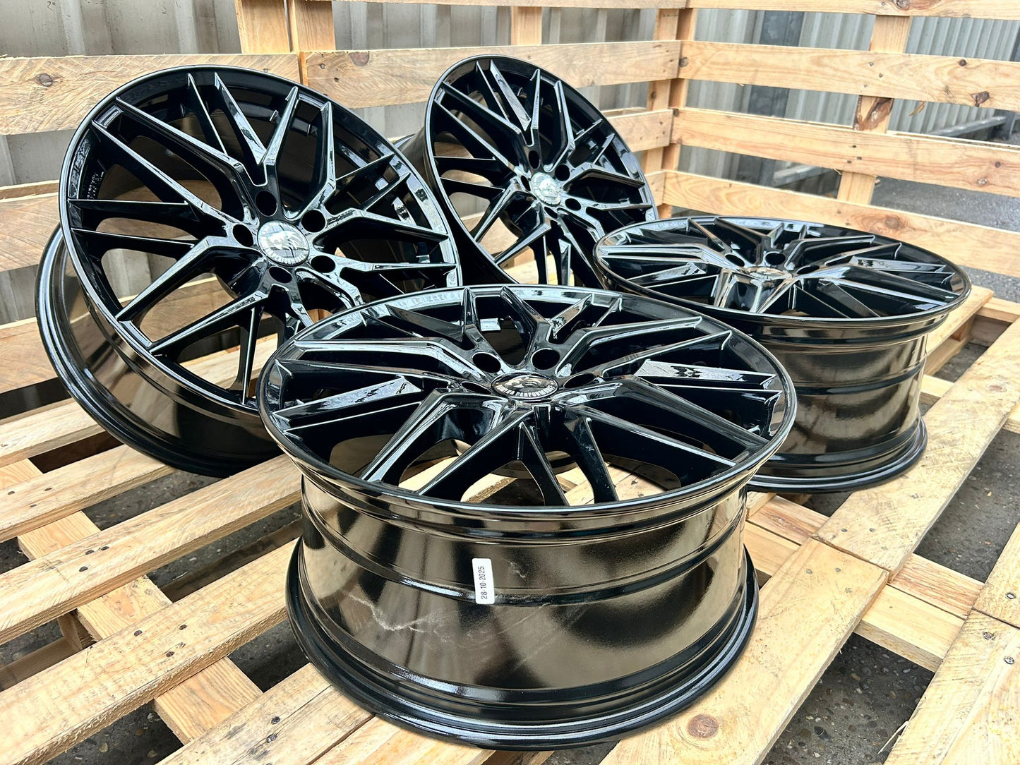 4er Satz Damina DM08 18 Zoll Schwarz Glanz ET45