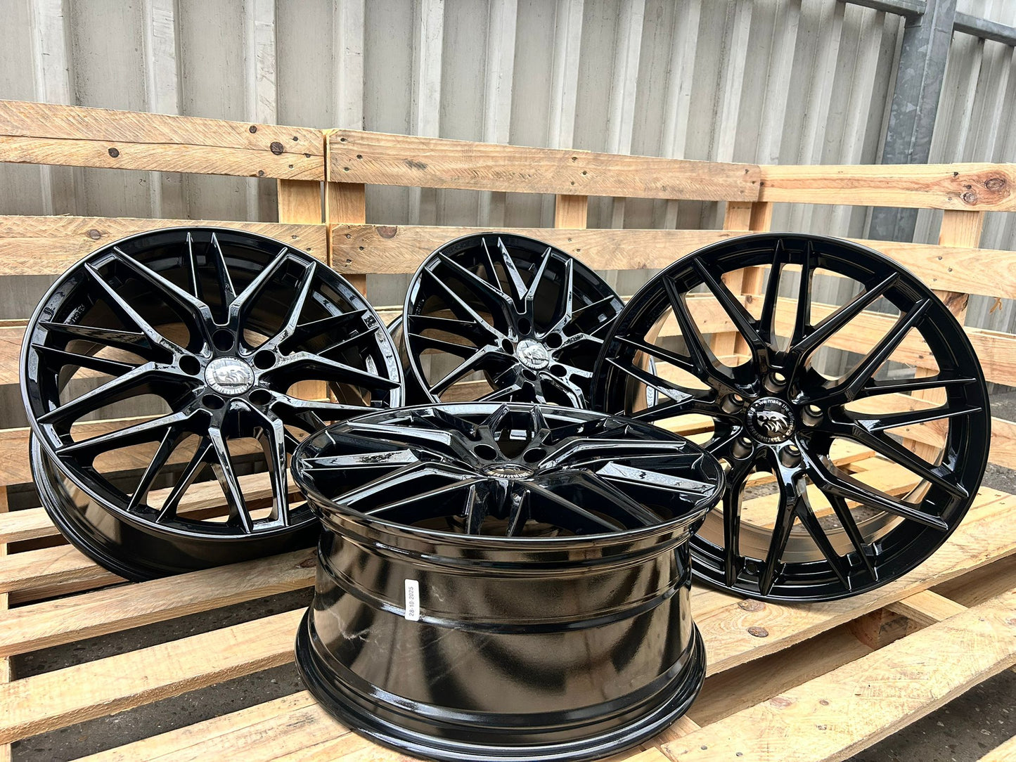 4er Satz Damina DM08 18 Zoll Schwarz Glanz ET45