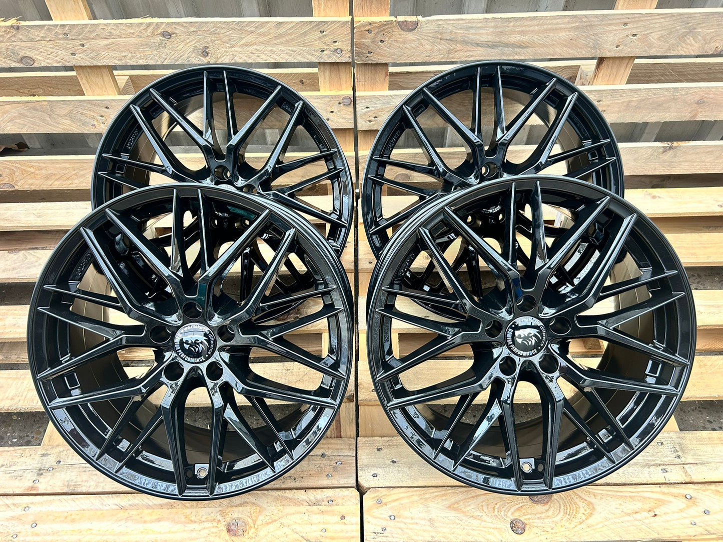 4er Satz Damina DM08 18 Zoll Schwarz Glanz ET45