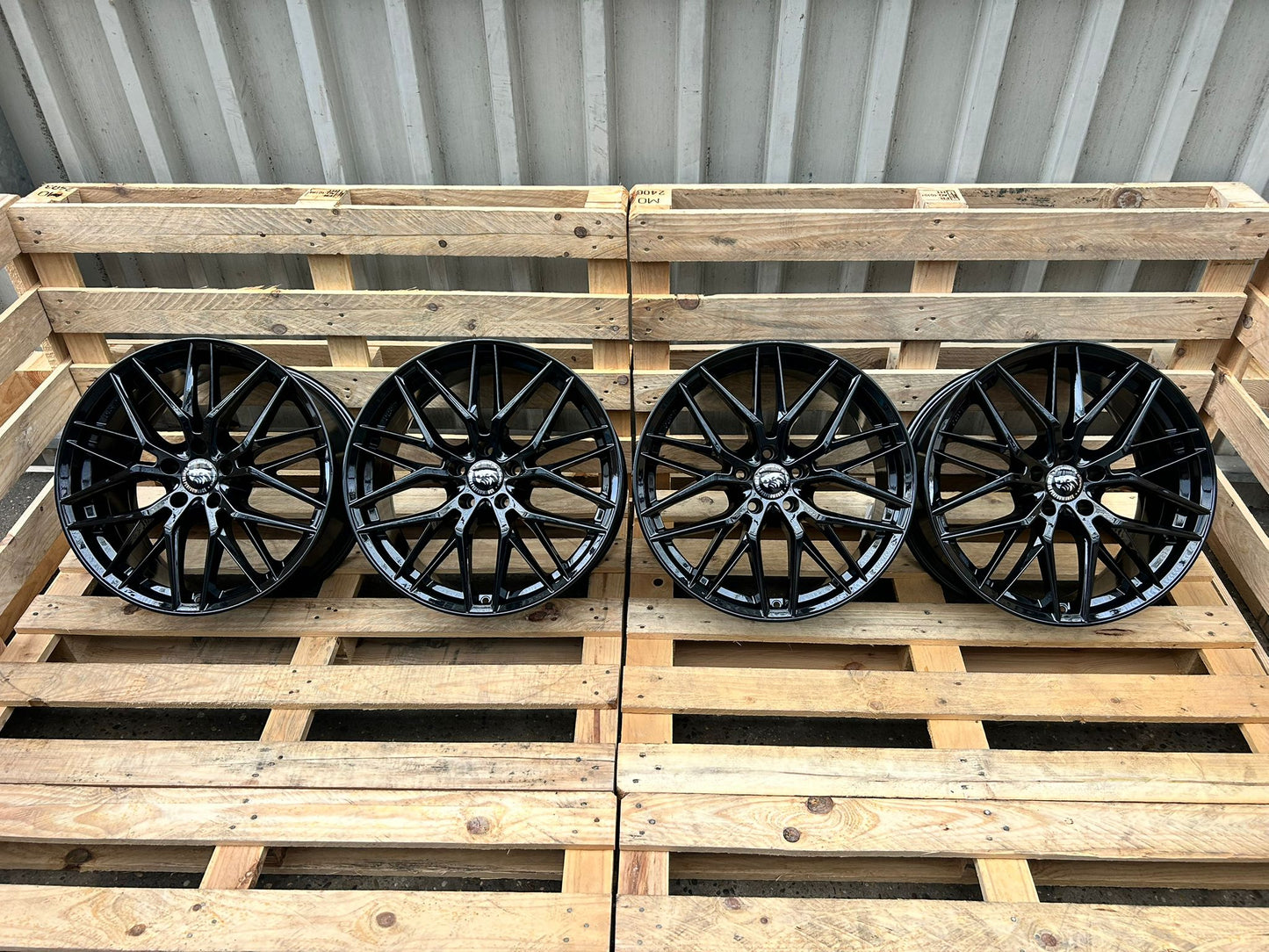 4er Satz Damina DM08 18 Zoll Schwarz Glanz ET45