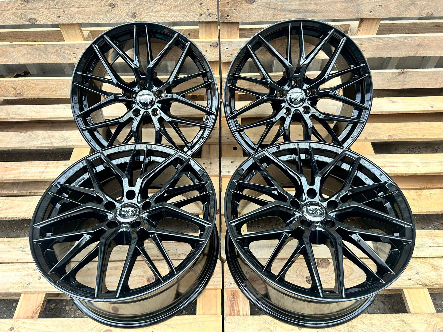 4er Satz Damina DM08 18 Zoll Schwarz Glanz ET45