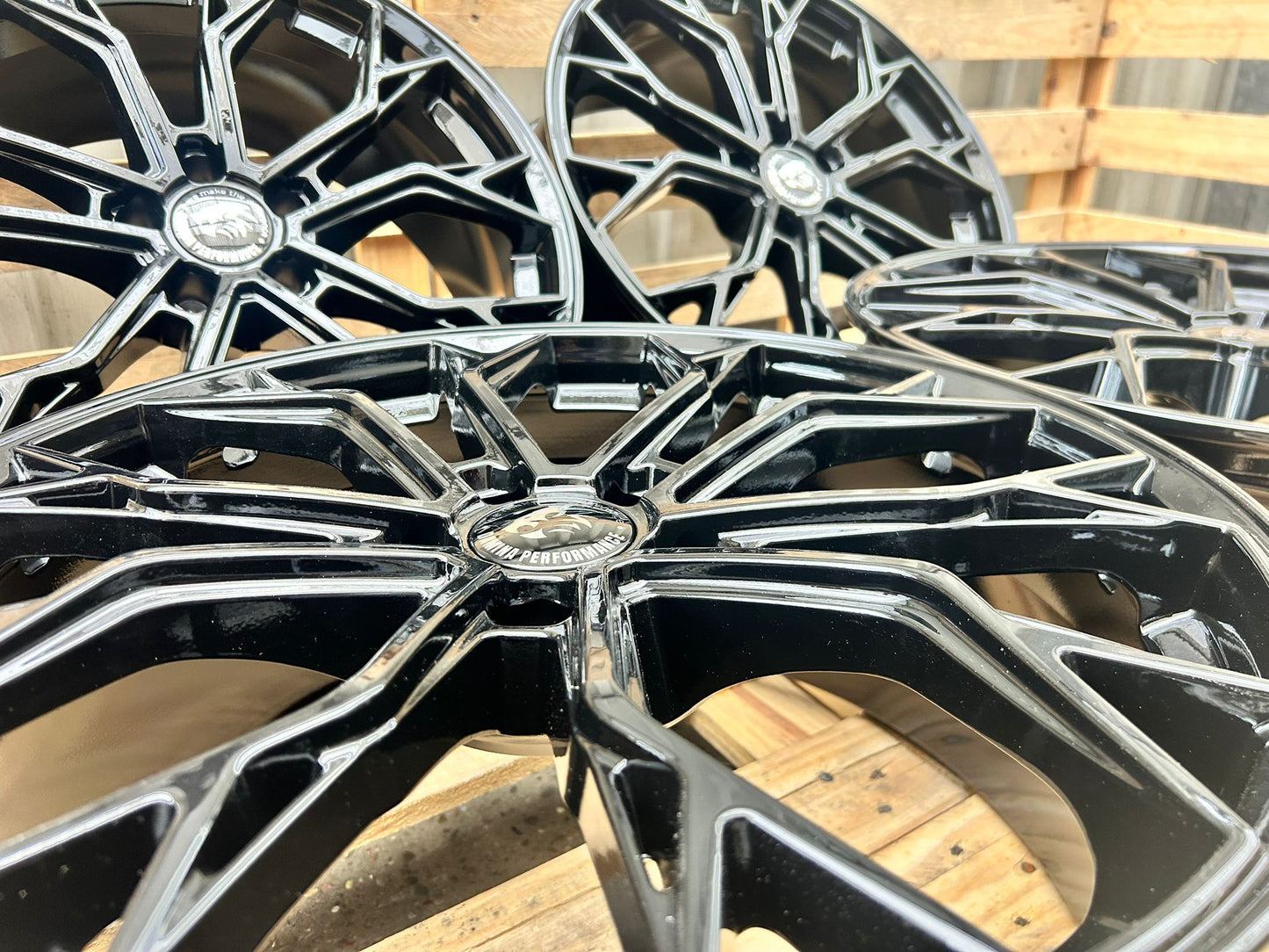 Damina DM18 19 Zoll Schwarz Glanz 8,5x19 ET45 5/112