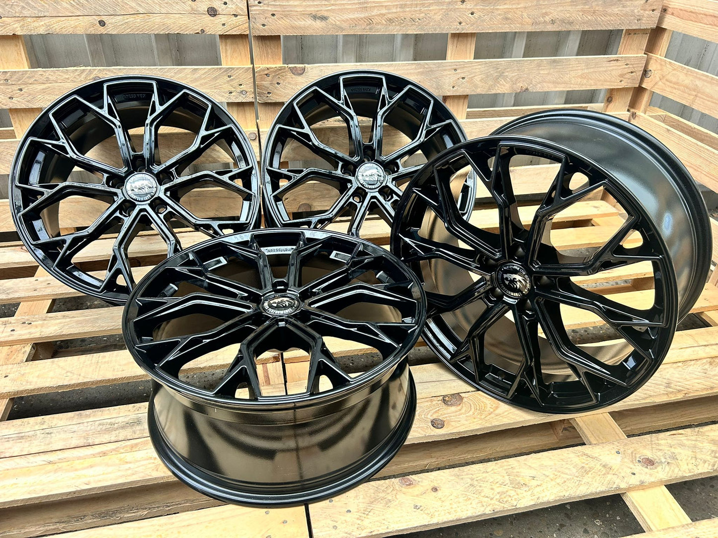 Damina DM18 19 Zoll Schwarz Glanz 8,5x19 ET45 5/112