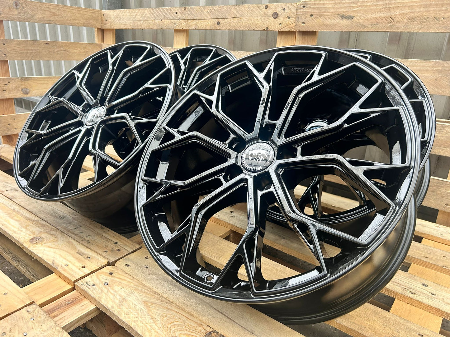 Damina DM18 18 Zoll Schwarz Glanz 8,0x18 ET30 5/112
