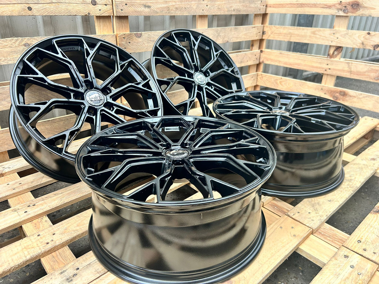 Damina DM18 18 Zoll Schwarz Glanz 8,0x18 ET30 5/112