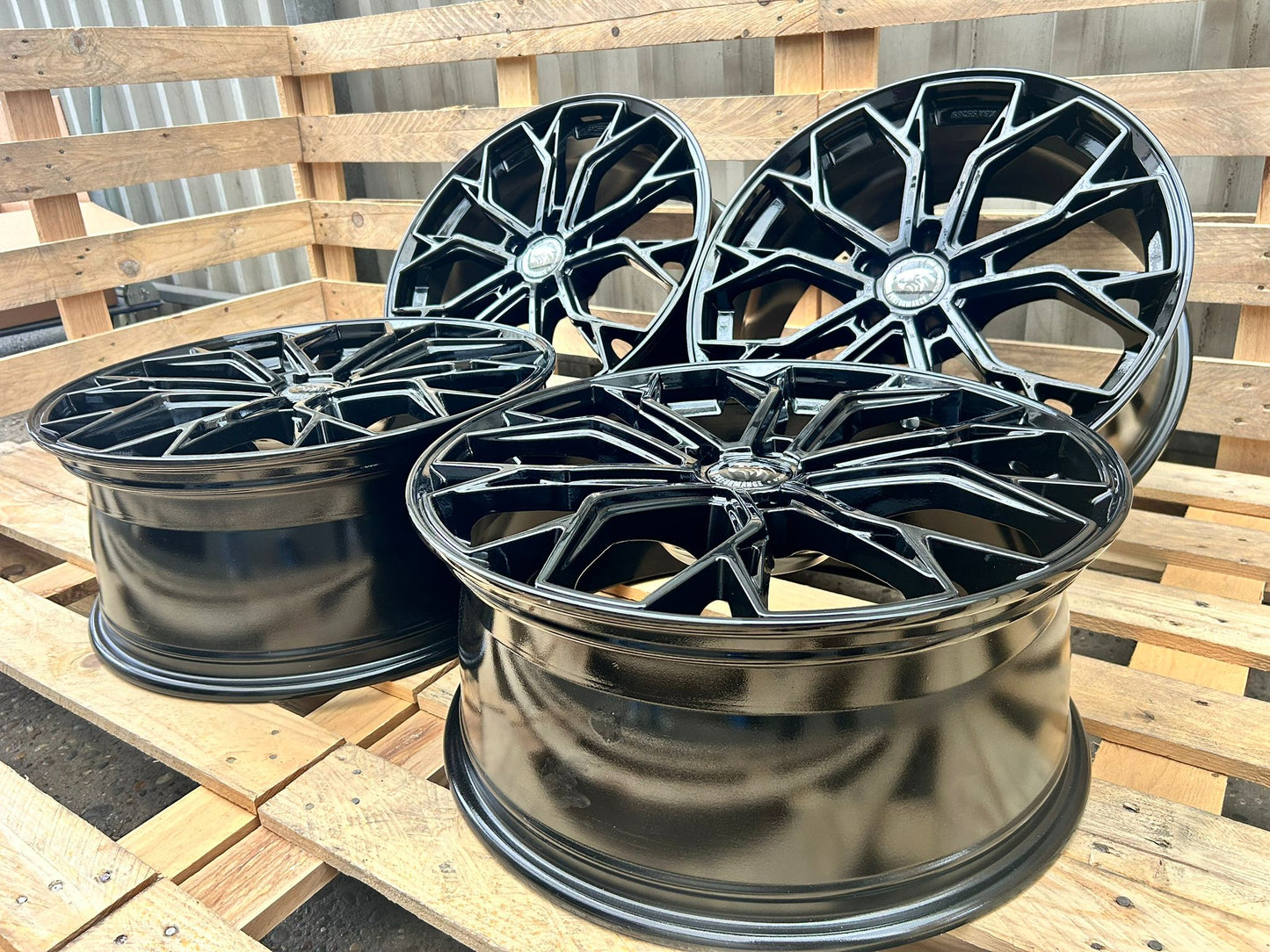 Damina DM18 19 Zoll Schwarz Glanz 8,5x19 ET45 5/112