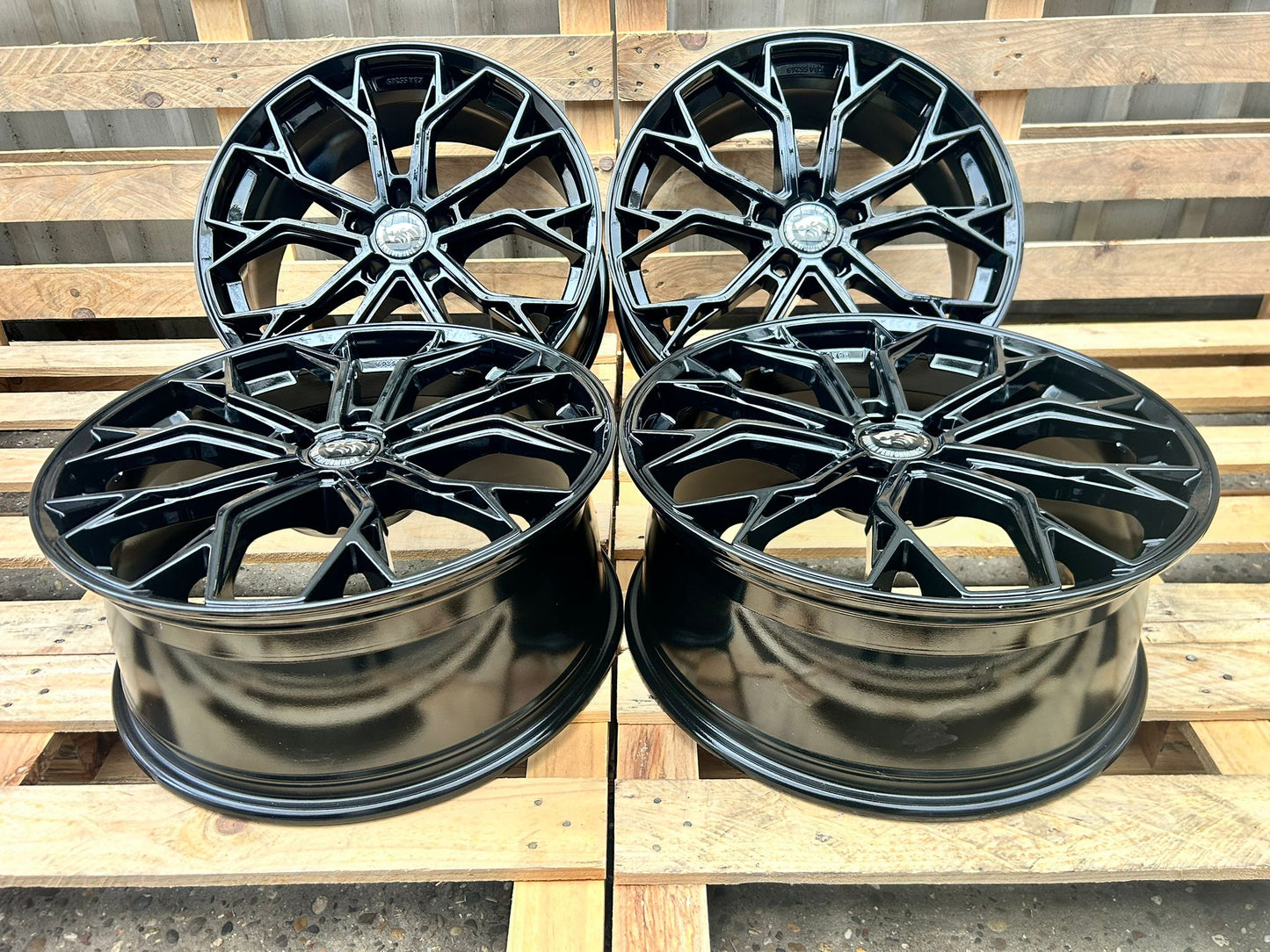 Damina DM18 19 Zoll Schwarz Glanz 8,5x19 ET45 5/112