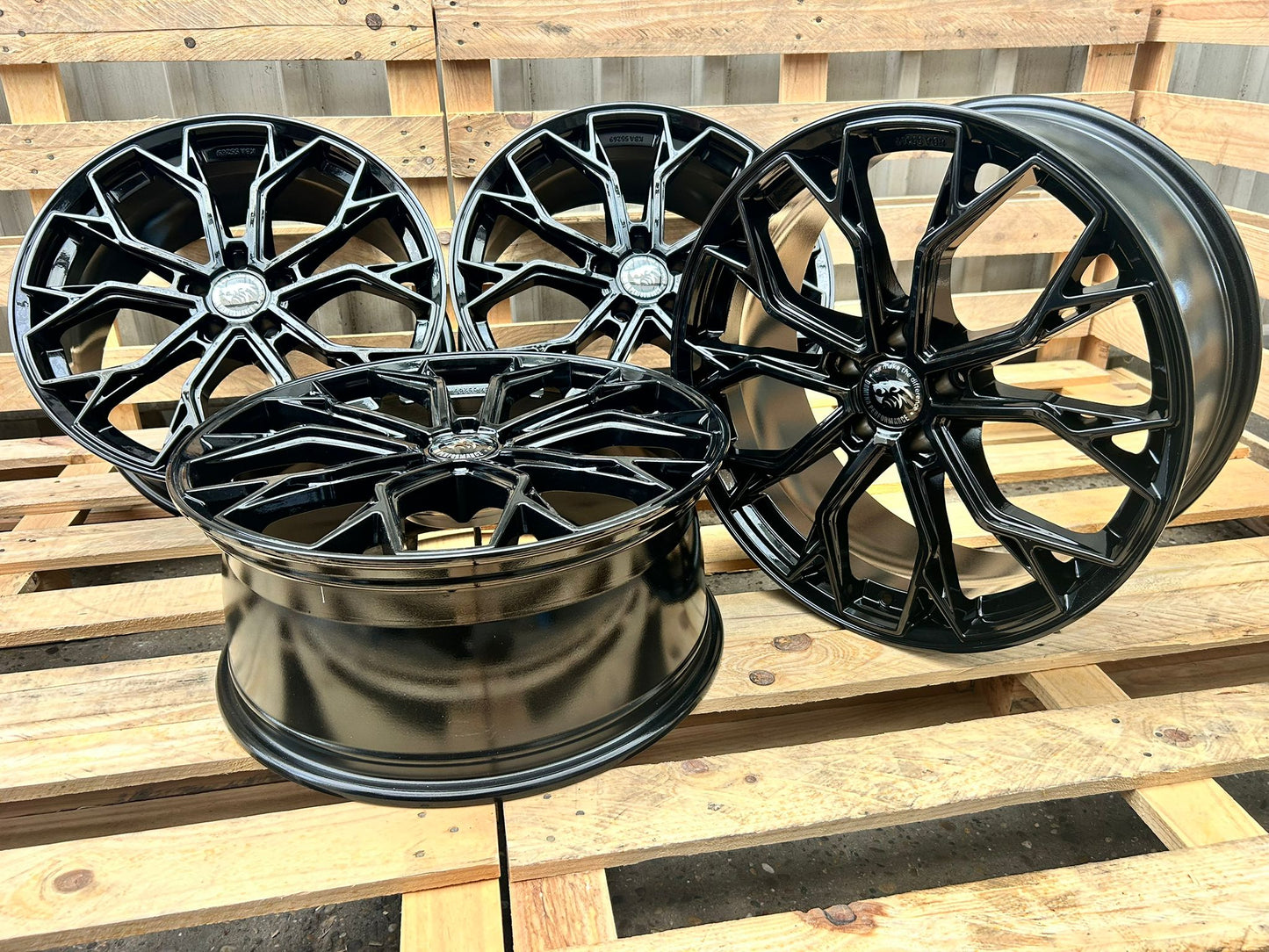 Damina DM18 19 Zoll Schwarz Glanz 8,5x19 ET45 5/112