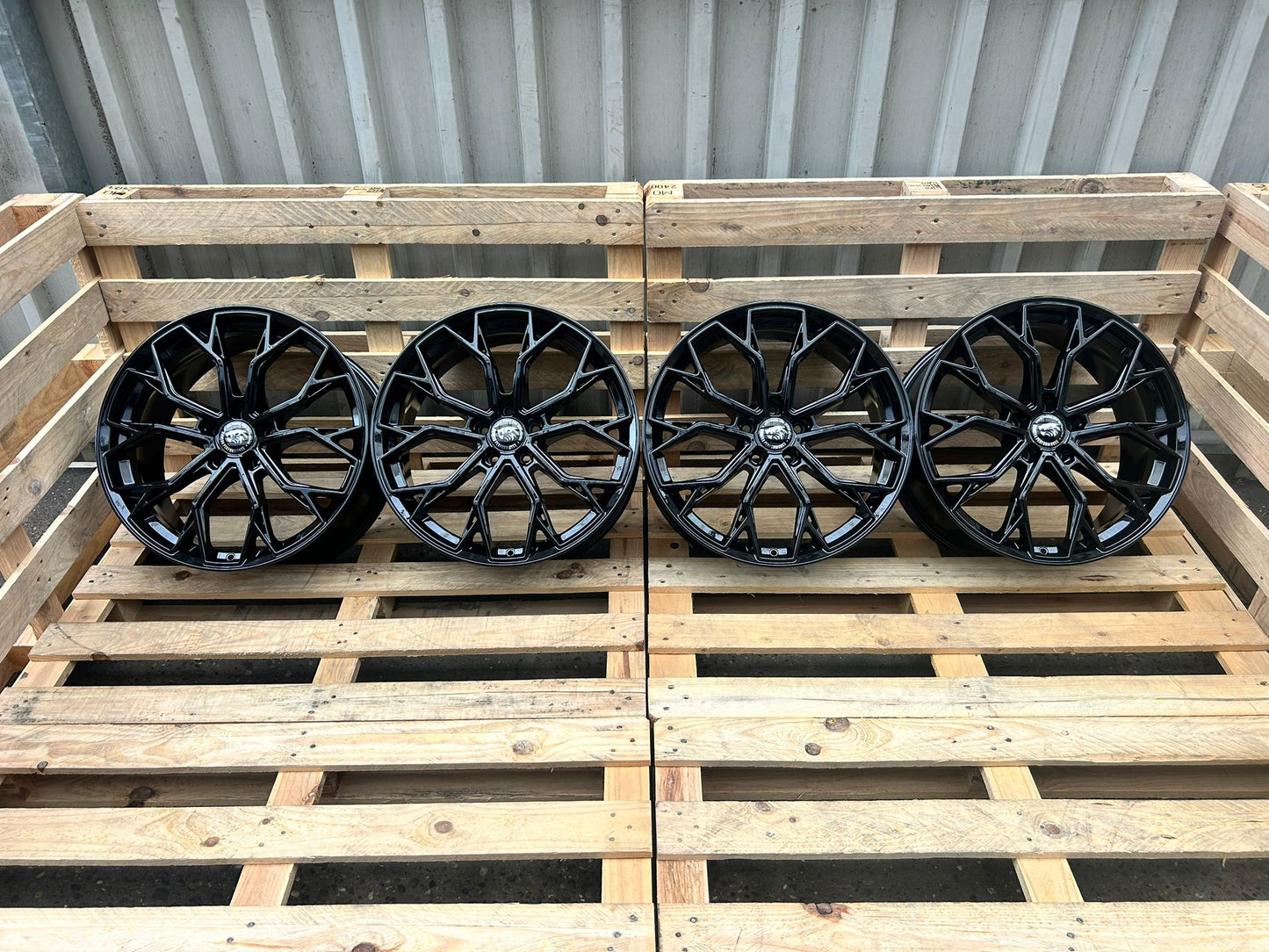 Damina DM18 19 Zoll Schwarz Glanz 8,5x19 ET45 5/112