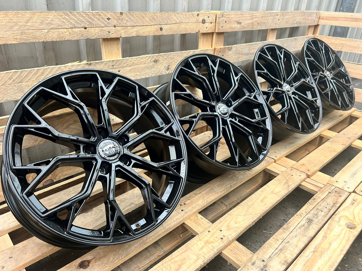 Damina DM18 19 Zoll Schwarz Glanz 8,5x19 ET45 5/112