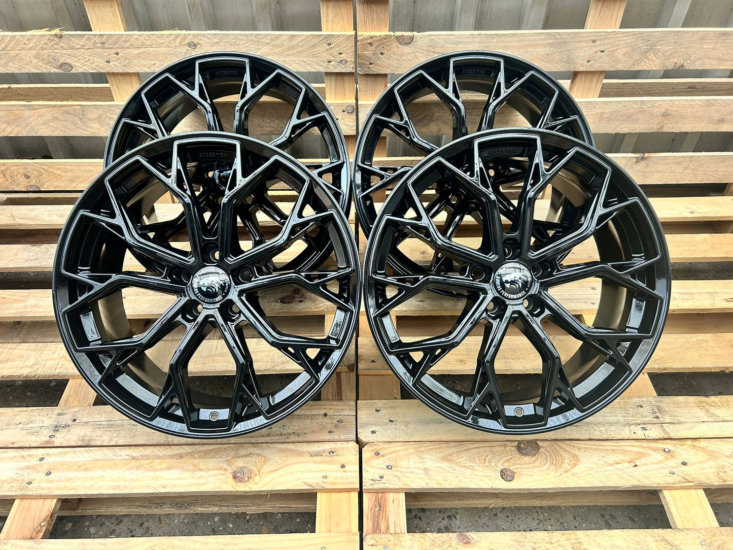 Damina DM18 19 Zoll Schwarz Glanz 8,5x19 ET45 5/112