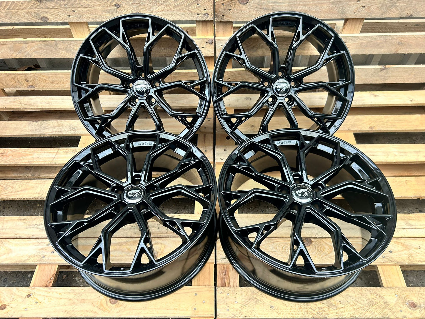 Damina DM18 19 Zoll Schwarz Glanz 8,5x19 ET45 5/112