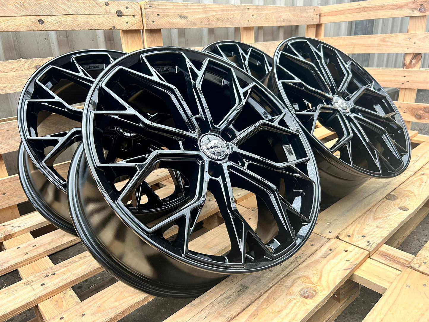 Damina DM18 19 Zoll Schwarz Glanz 8,5x19 ET45 5/112