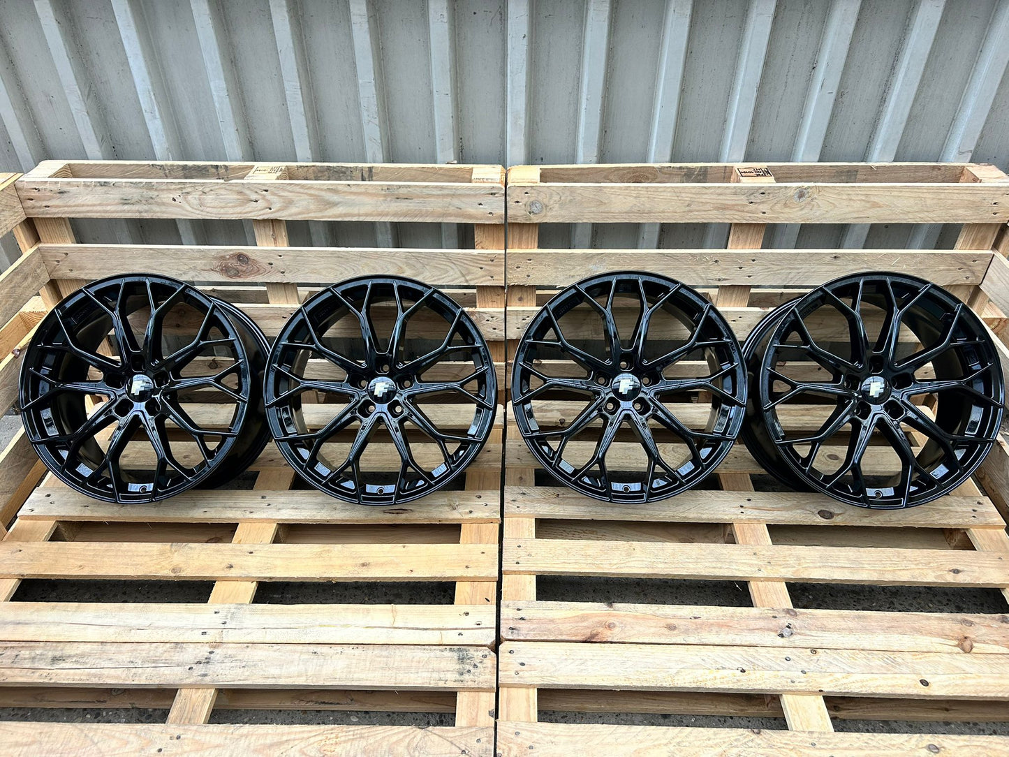 FF Wheels FF01 20 Zoll Schwarz Glanz 8,5x20 ET45 5/112
