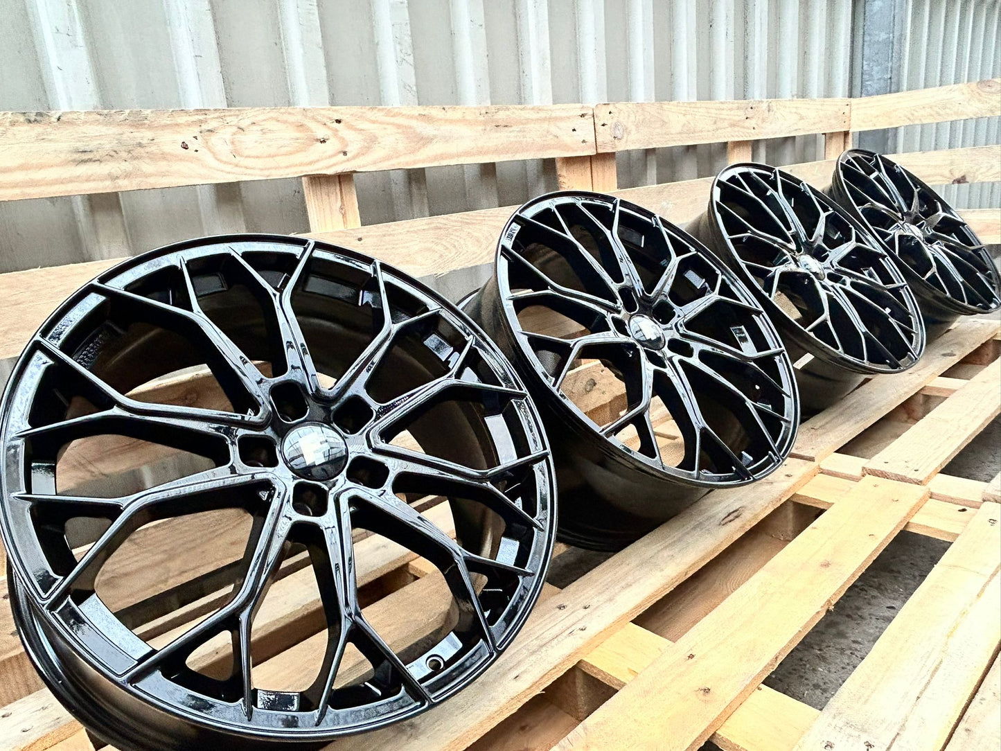 FF Wheels FF01 20 Zoll Schwarz Glanz 8,5x20 ET45 5/112
