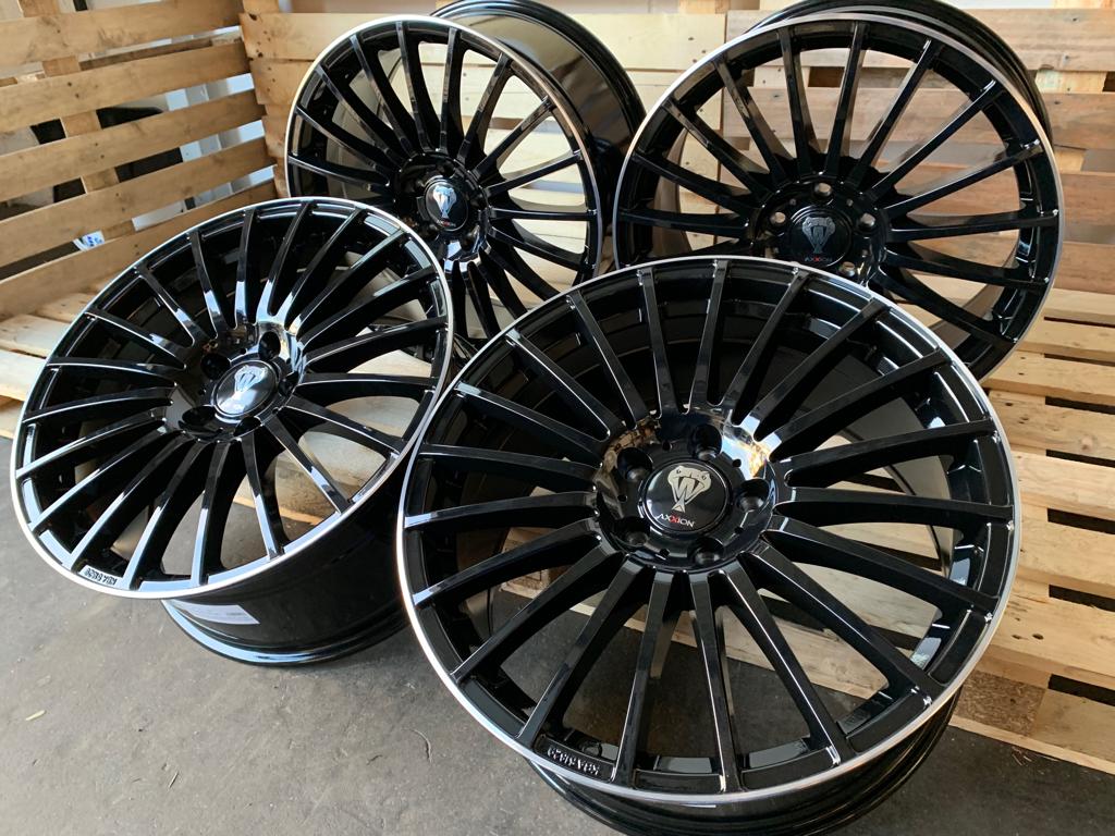 Axxion AX5 19 Zoll Schwarz Poliert 8,5x19 ET32 5/112
