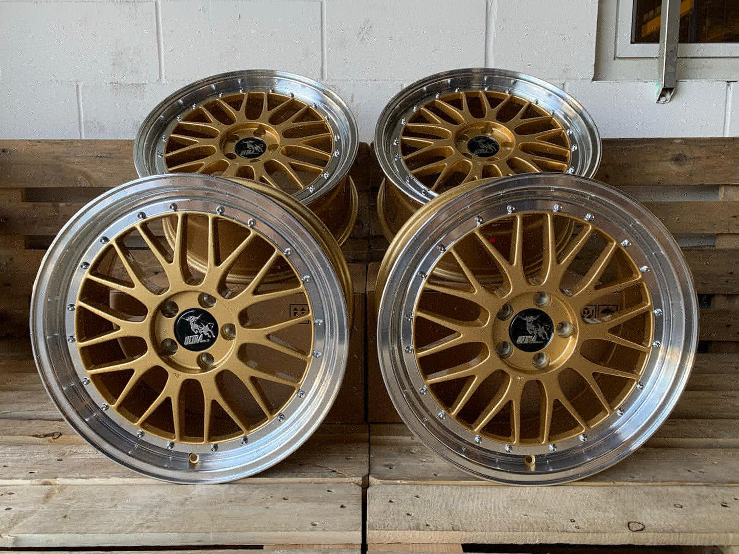 Ultra UA3 19 Zoll Gold Poliert 8,5 und 9,5x19 ET35 5/120