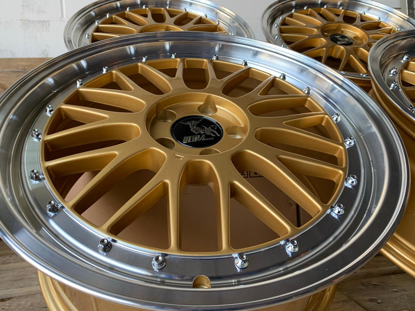 Ultra UA3 19 Zoll Gold Poliert 8,5 und 9,5x19 ET35 5/120