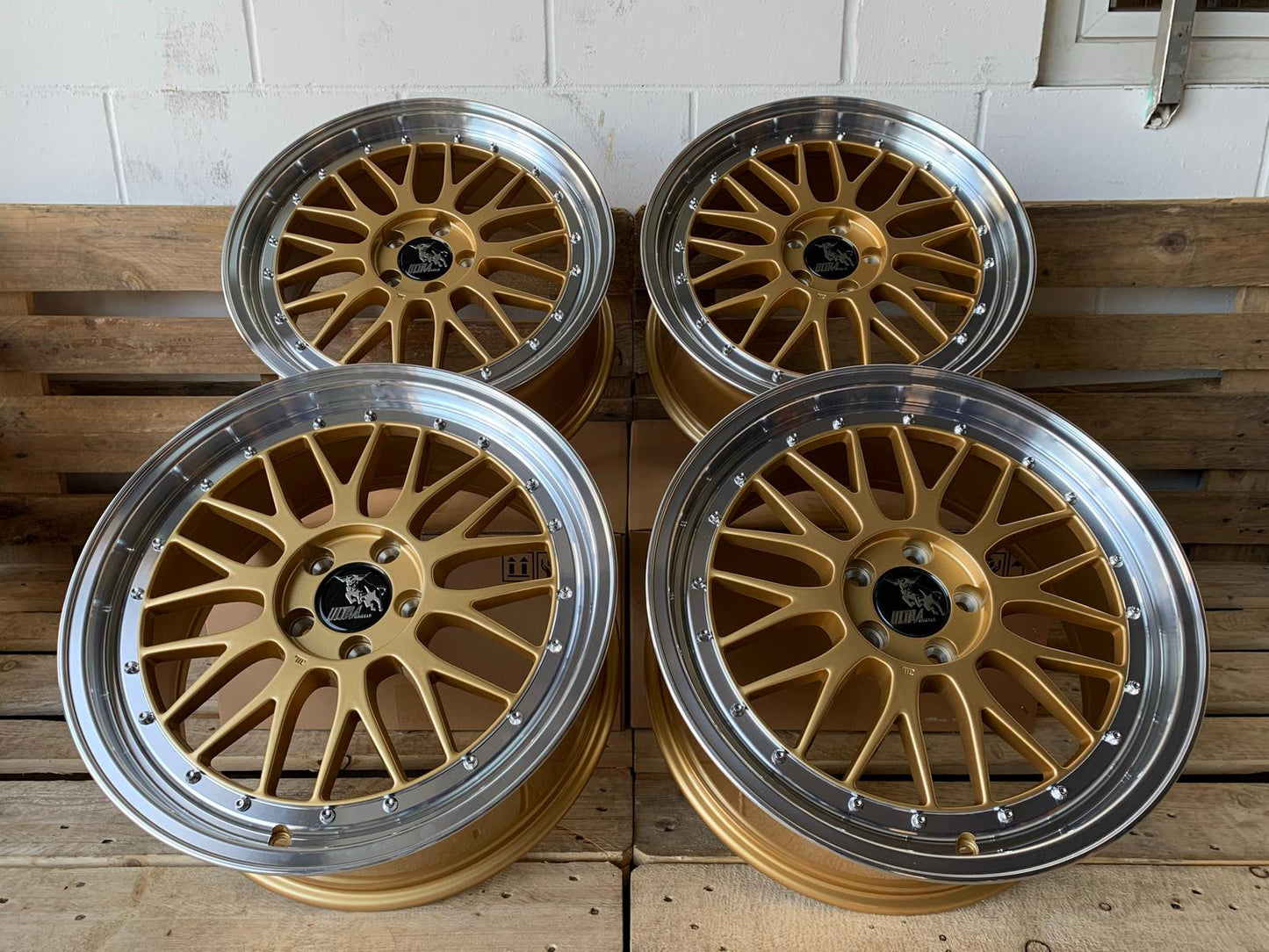 Ultra UA3 19 Zoll Gold Poliert 8,5 und 9,5x19 ET35 5/120