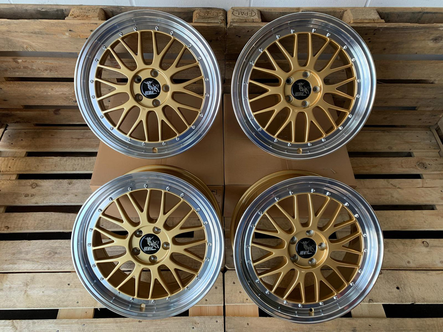 Ultra UA3 19 Zoll Gold Poliert 8,5 und 9,5x19 ET35 5/120