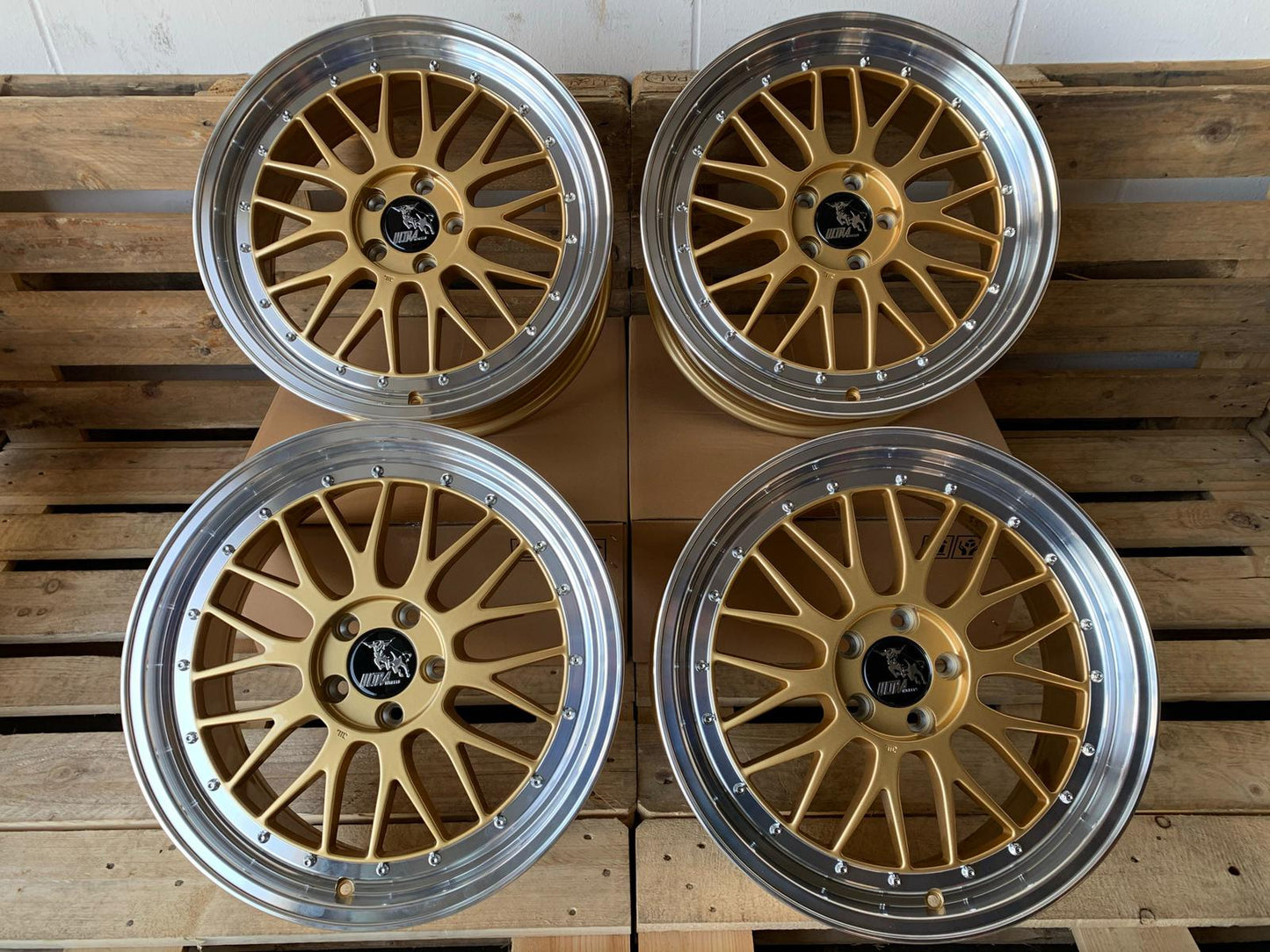 Ultra UA3 19 Zoll Gold Poliert 8,5 und 9,5x19 ET35 5/120