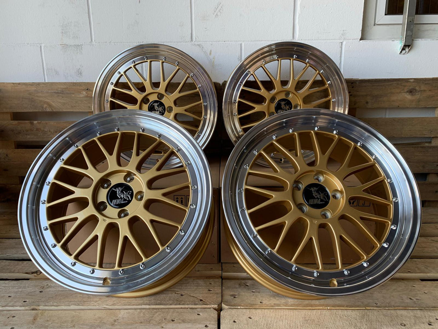 Ultra UA3 19 Zoll Gold Poliert 8,5 und 9,5x19 ET35 5/120