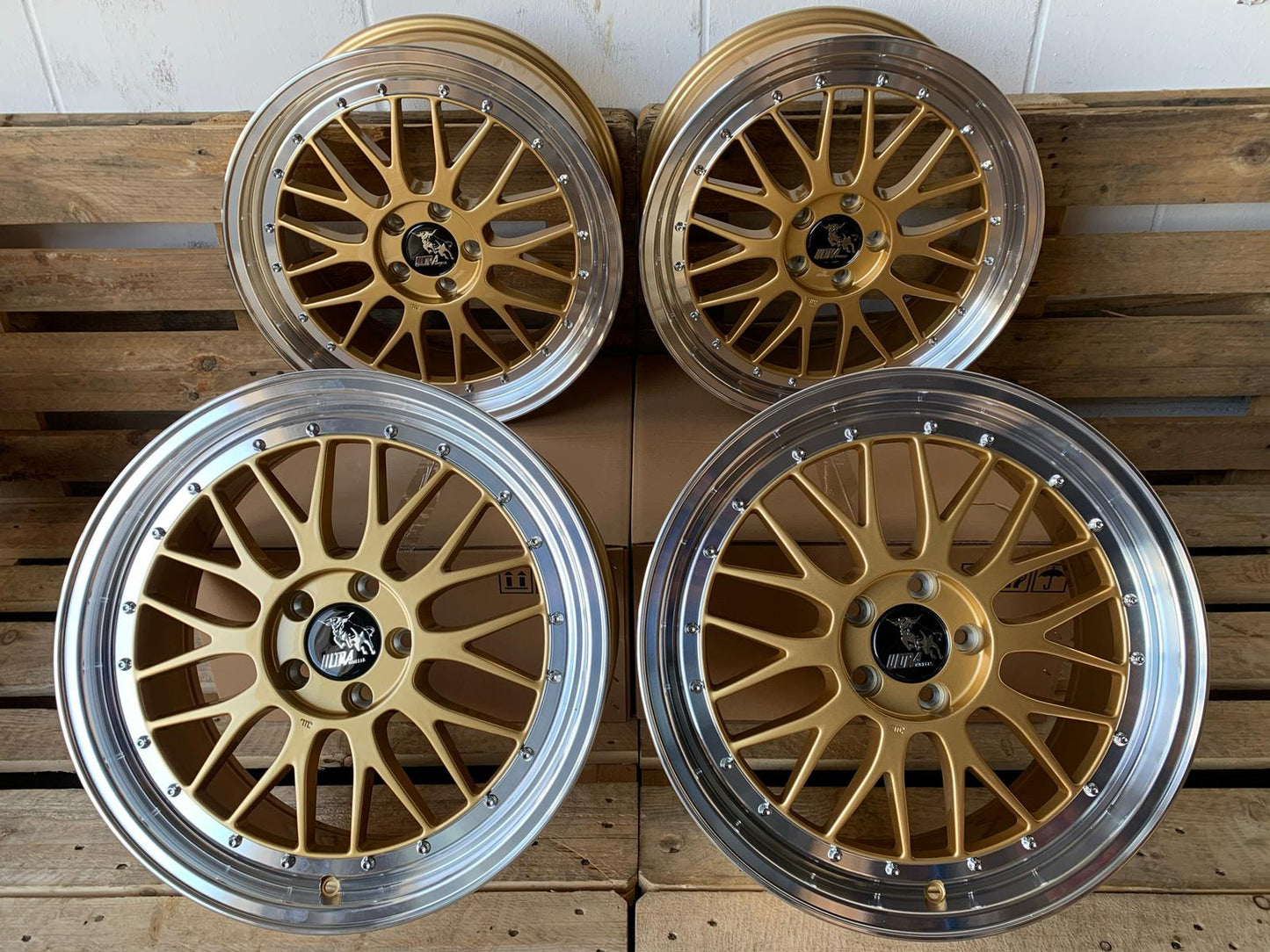 Ultra UA3 19 Zoll Gold Poliert 8,5 und 9,5x19 ET35 5/120