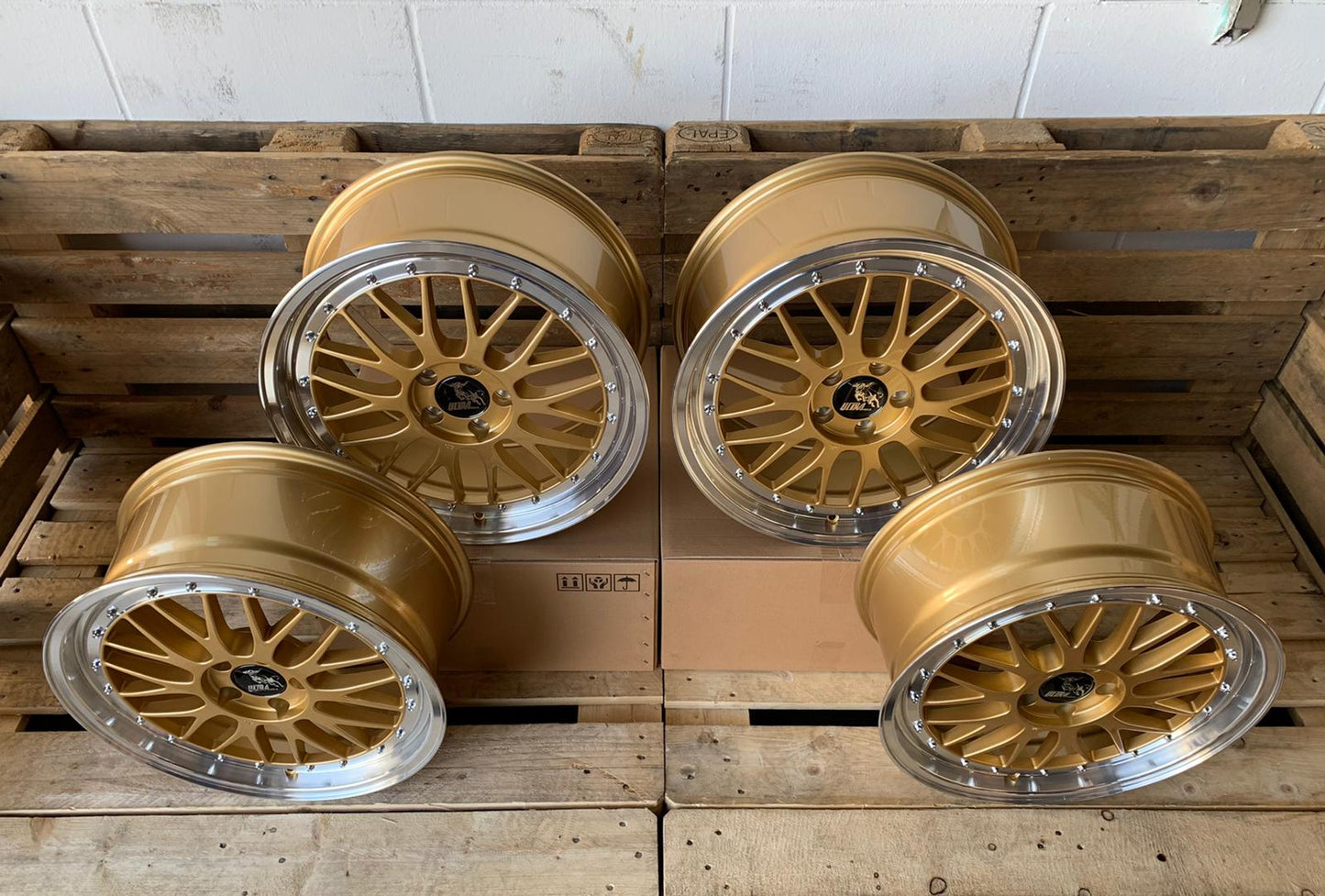 Ultra UA3 19 Zoll Gold Poliert 8,5 und 9,5x19 ET35 5/120