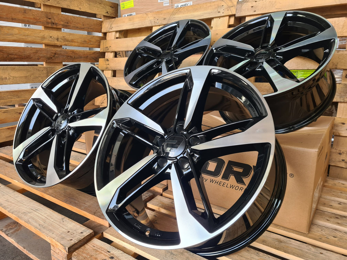 2DRV Wheelworld WH36 Felgen 18 Zoll Schwarz Poliert 8,0x18 ET30 5/112