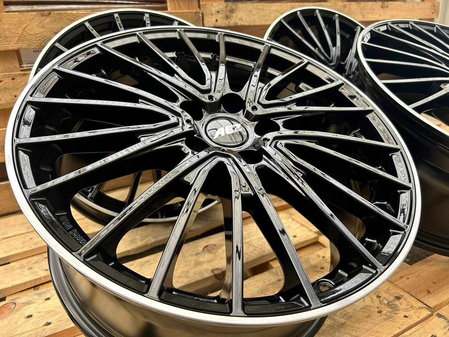 AEZ Berlin 19 Zoll Schwarz Glanz Rand Poliert 8,5x19 ET40 5/114,3 TESLA