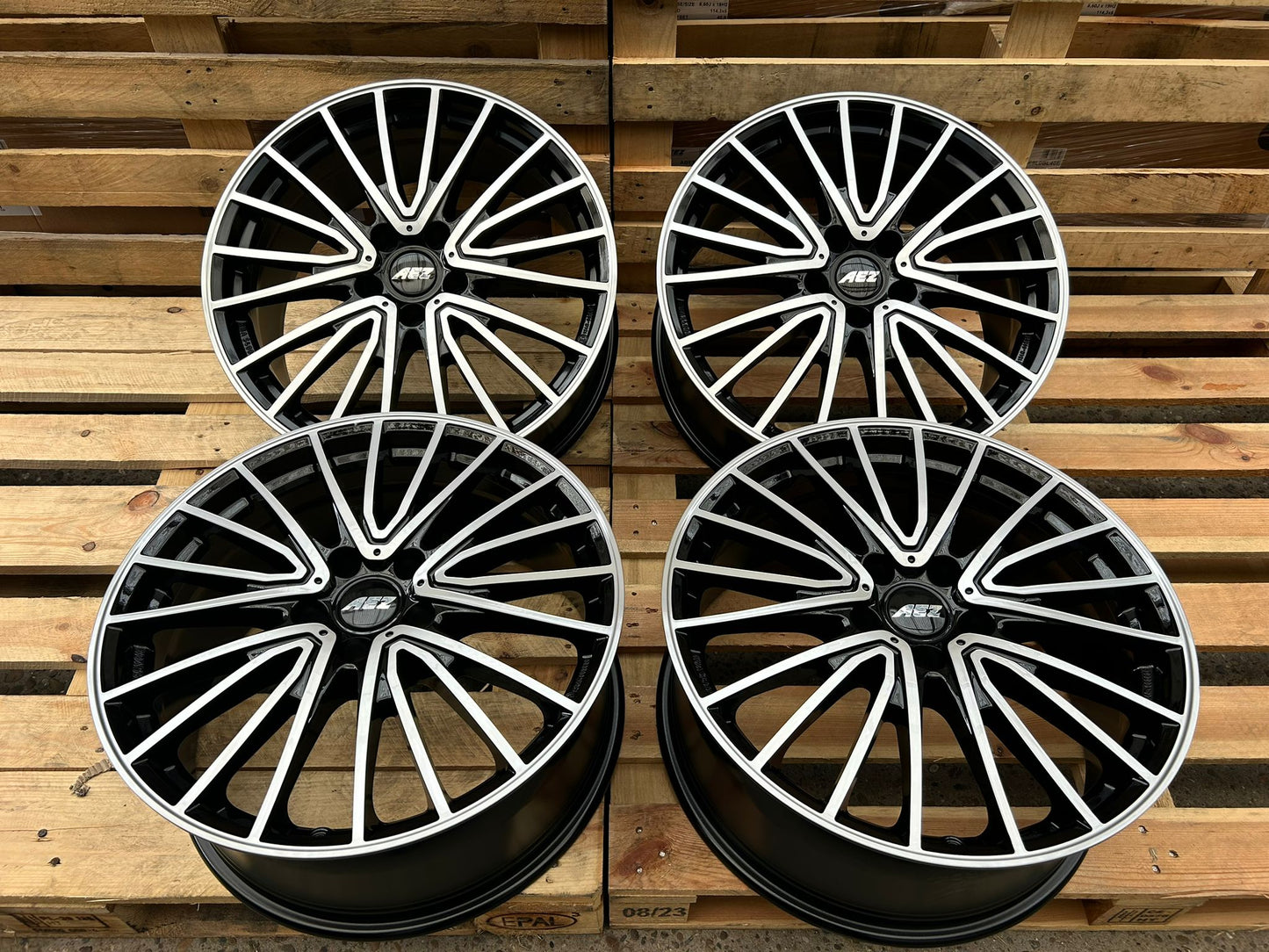AEZ Berlin 19 Zoll Schwarz Glanz Poliert 8,5x19 ET40 5/114,3 TESLA