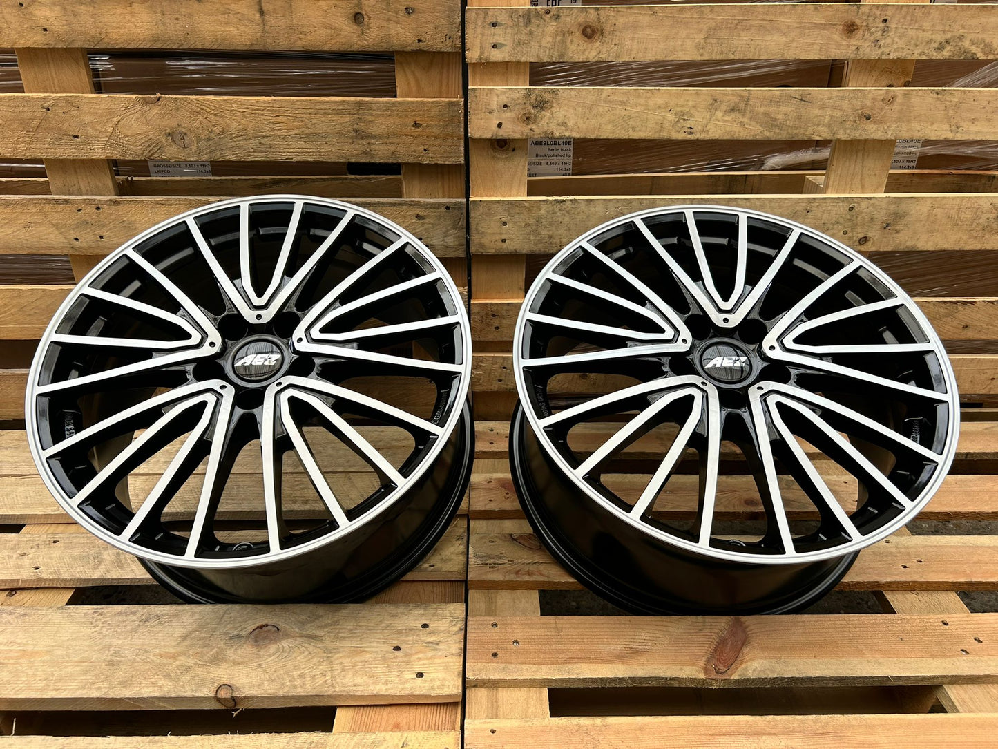 AEZ Berlin 19 Zoll Schwarz Glanz Poliert 8,5x19 ET40 5/114,3 TESLA