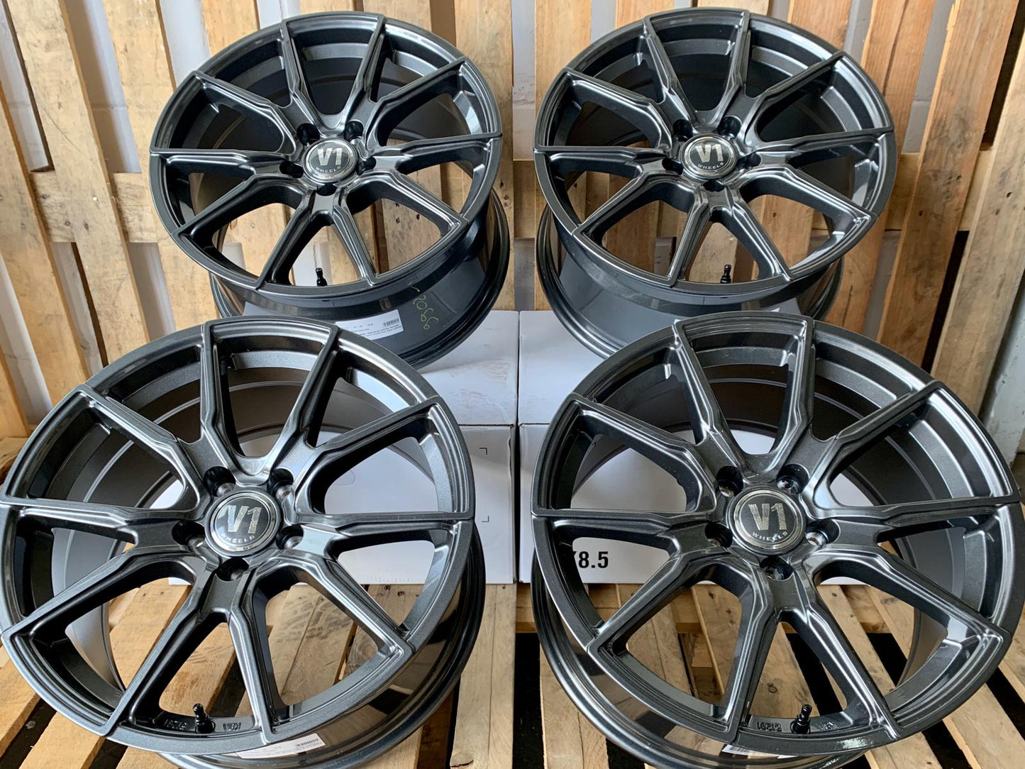 V1 Wheels V1 #99058 Daytona Grau 9x20 ET45 5x120 für VW T5 T6 Multivan, Caravelle und VW Amarok - x-tyres