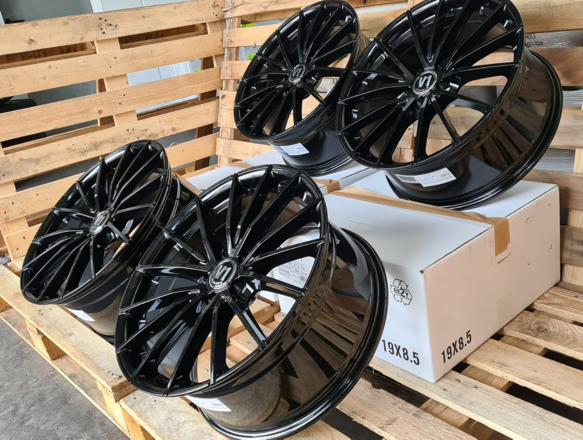 V1 Wheels V2 Felgen 18 Zoll Schwarz Glanz 8,0x18 ET35 5/112