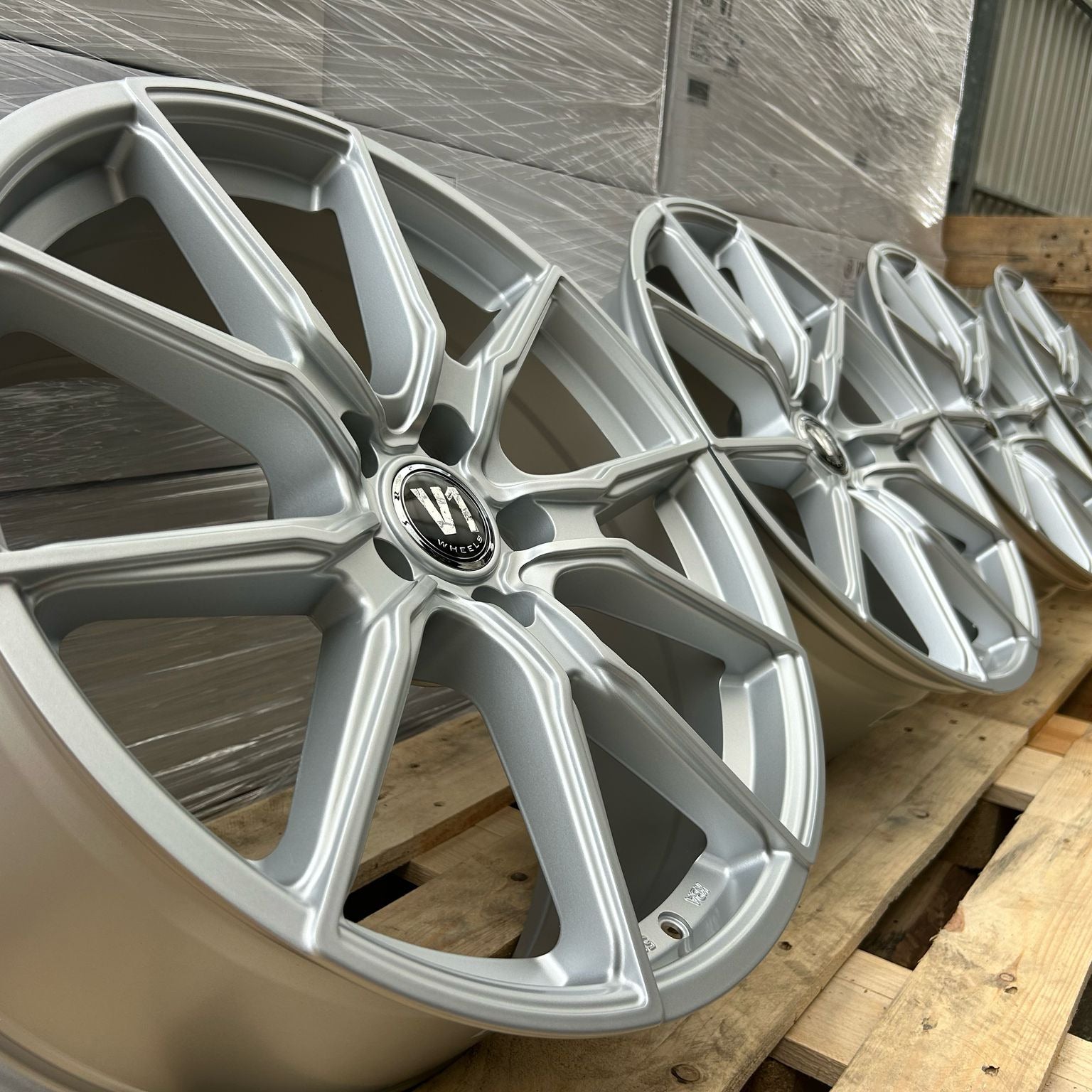 V1 Wheels V1 Alufelge in Silber 9x20 Zoll für VW T5 T6 Multivan und VW Amarok