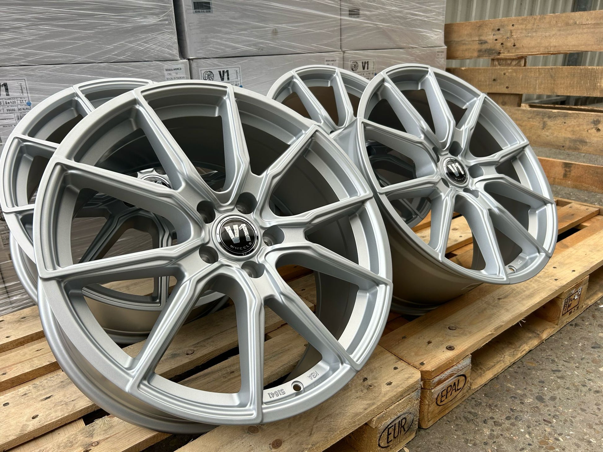 V1 Wheels V1 Alufelge in Silber 9x20 Zoll für VW T5 T6 Multivan und VW Amarok