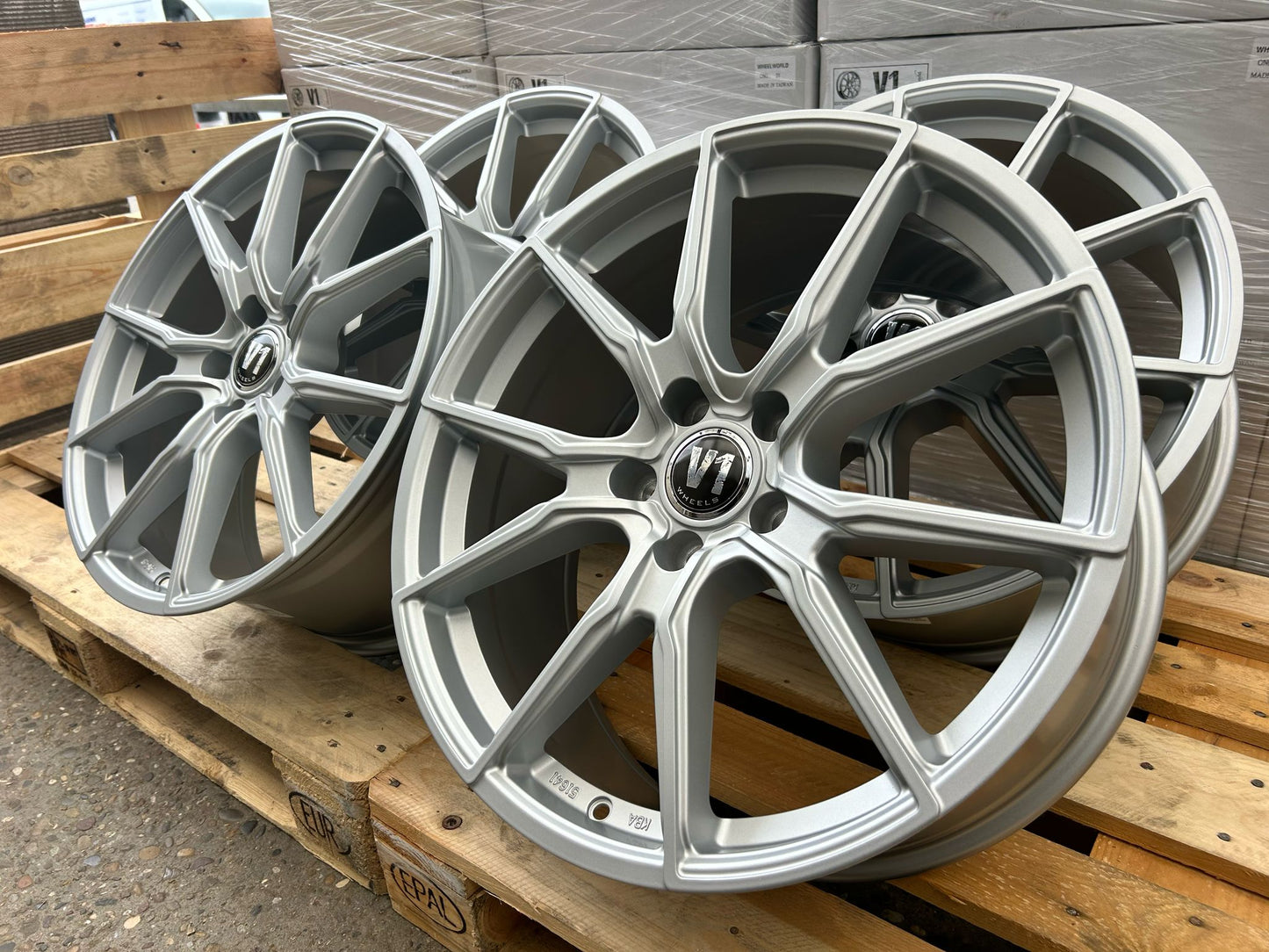 V1 Wheels V1 Alufelge in Silber 9x20 Zoll für VW T5 T6 Multivan und VW Amarok