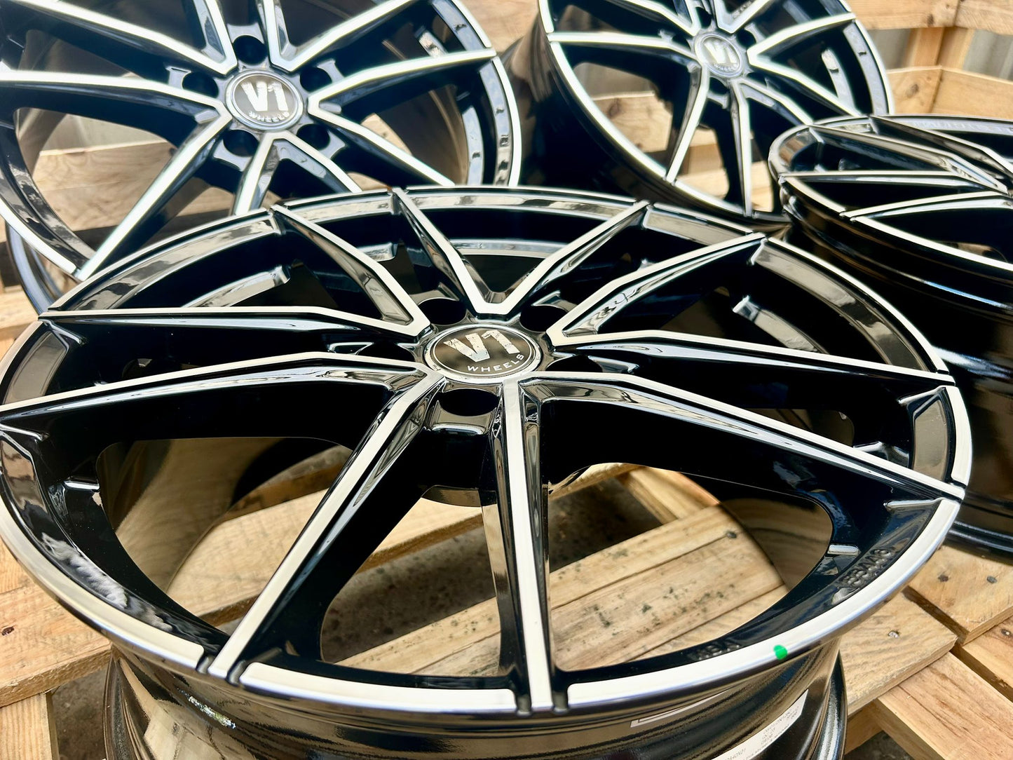 V1 Wheels V3 18 Zoll Schwarz Poliert 8,0x18 ET48 5/112