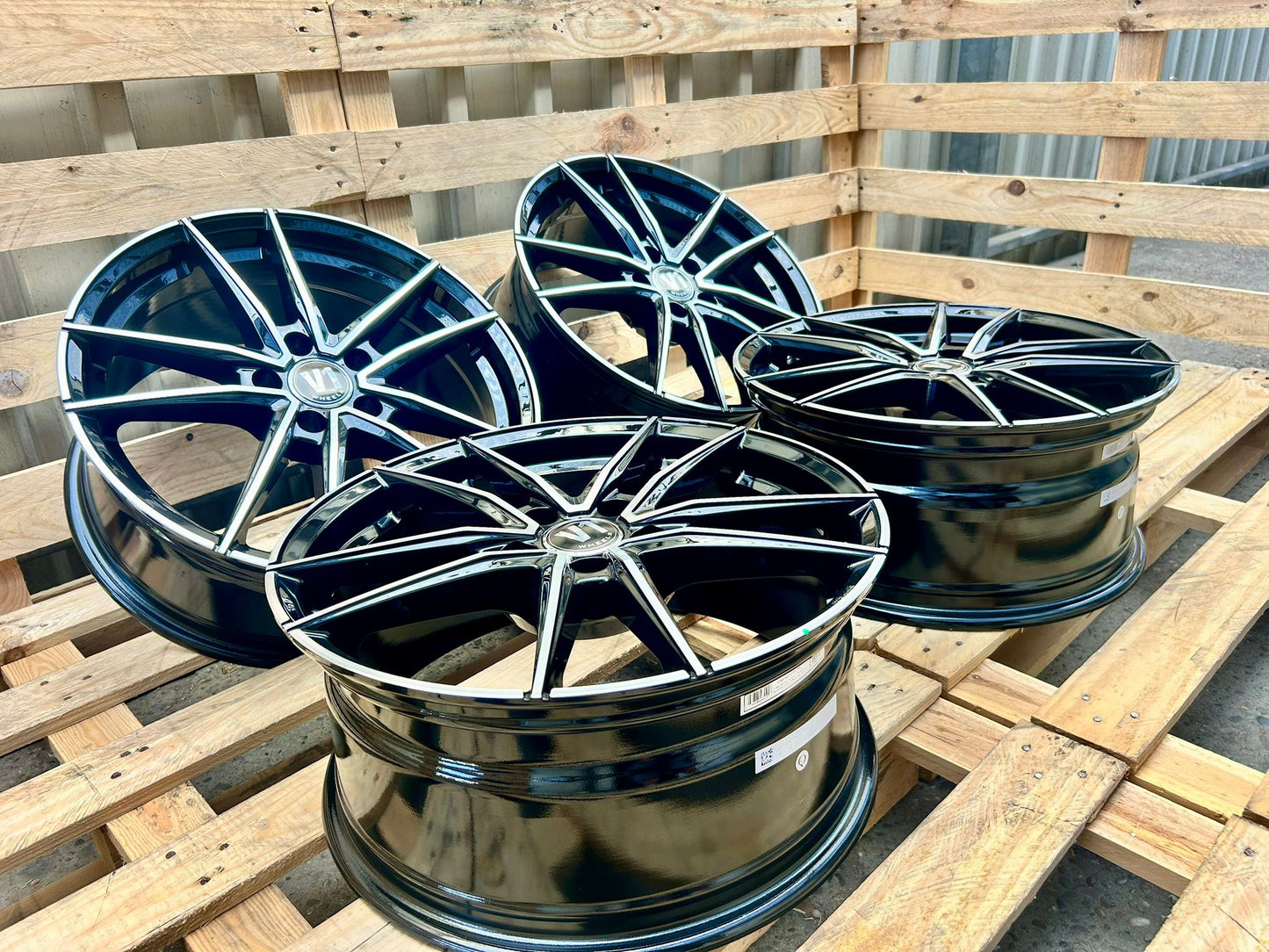 V1 Wheels V3 18 Zoll Schwarz Poliert 8,0x18 ET48 5/112